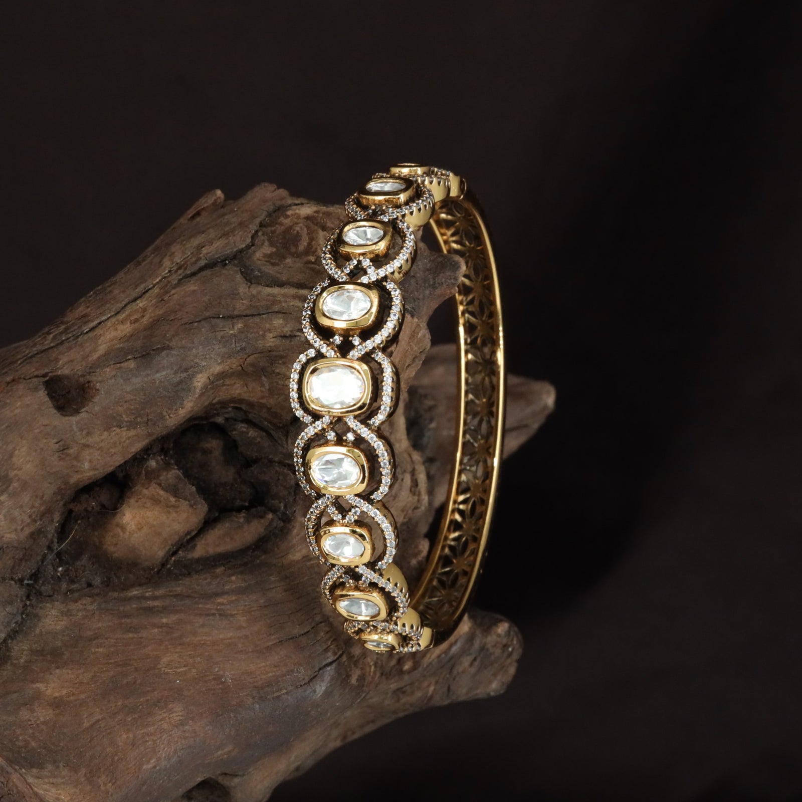 Border Disc Kundan Kada with Repeating Round Surface Work