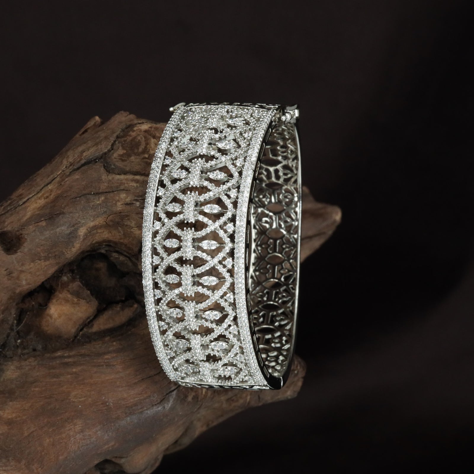 Cross Weave Mesh Kada with Raised Geometric Alignment