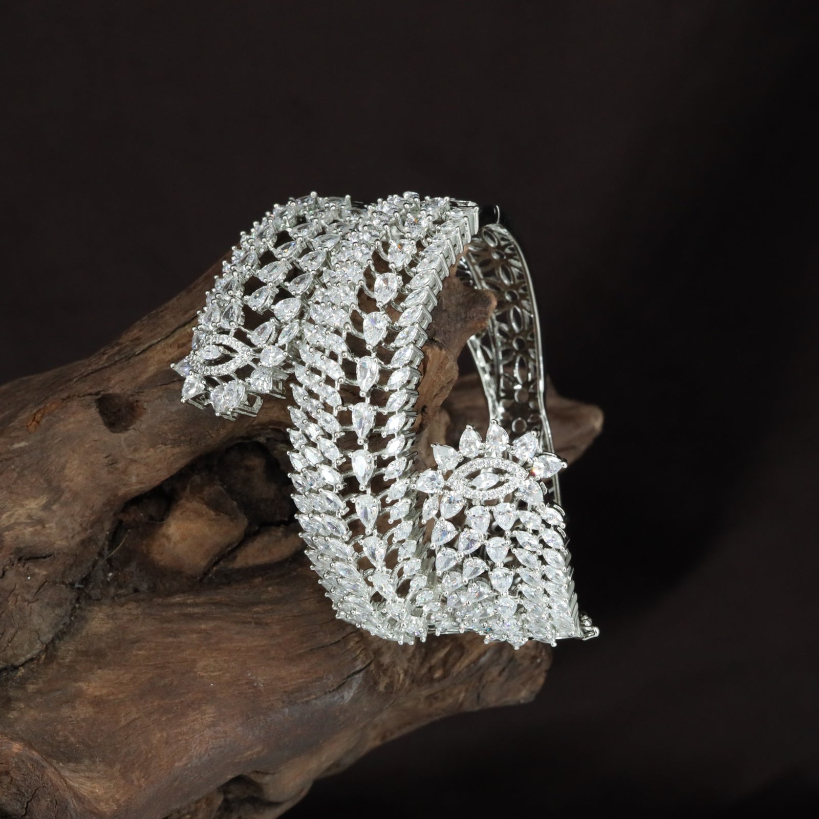 Twisted Vine Broad Kada with Dense Fringe Border Detailing