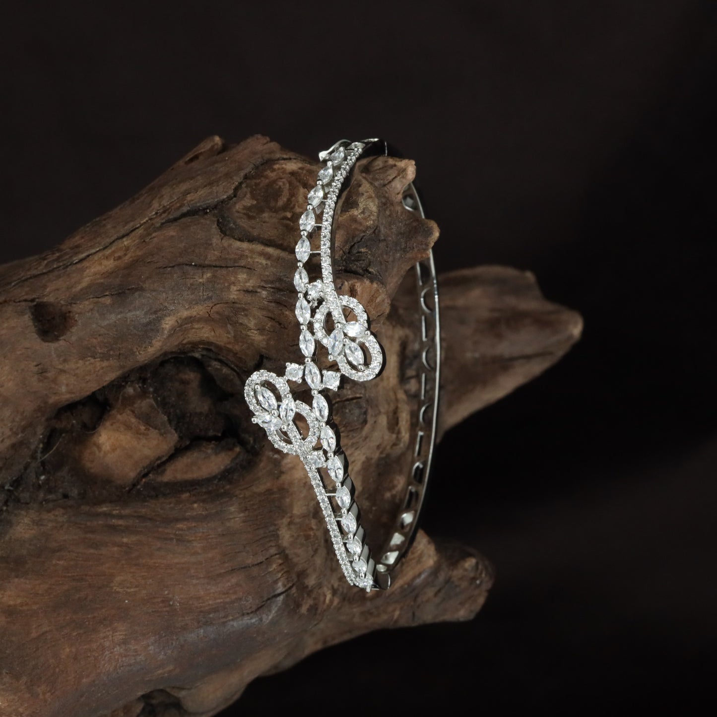 Loop Vine Slim Kada with Floral Scroll Center Work