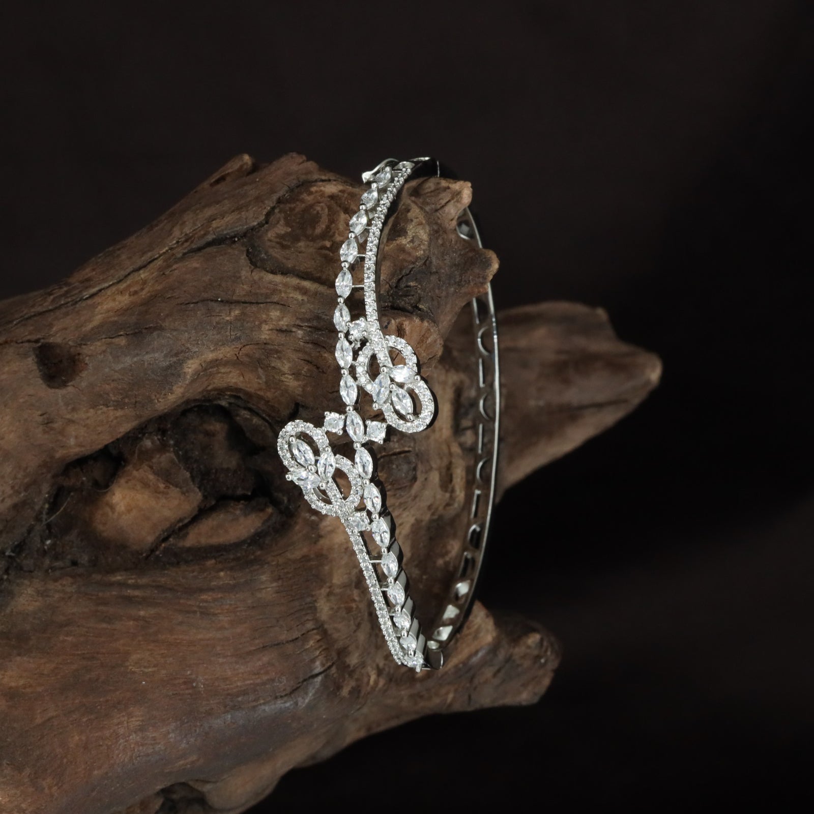 Loop Vine Slim Kada with Floral Scroll Center Work
