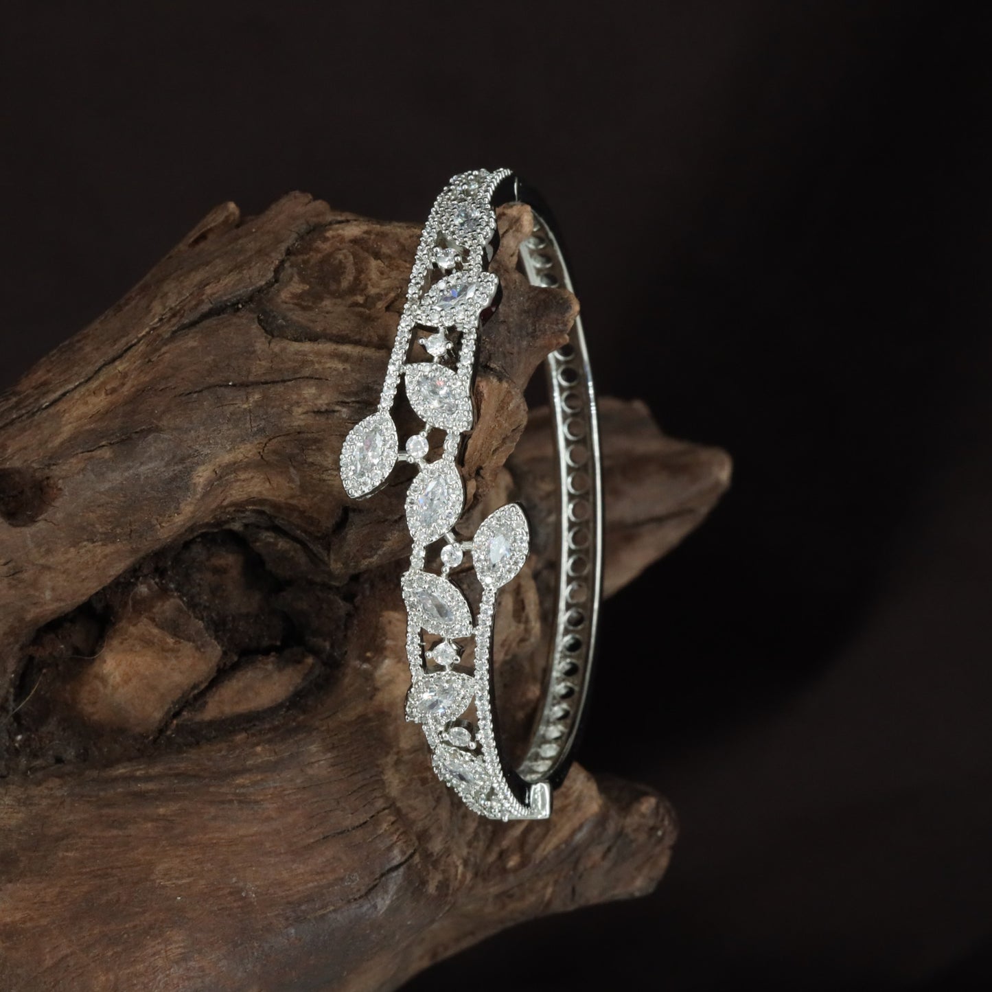 Arc Leaf Slim Kada with Hanging Vine Drop Detailing