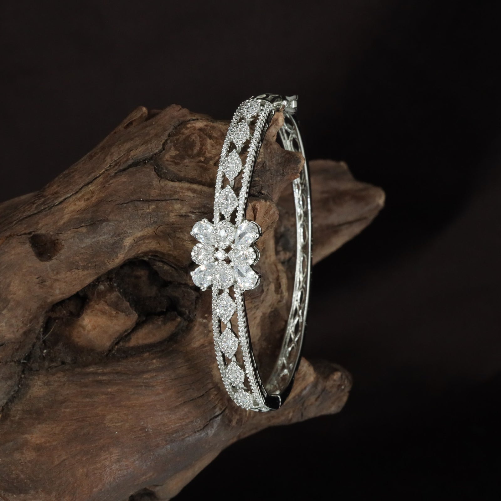 Ivorypetal Slim Kada with Floral Center Frame Styling