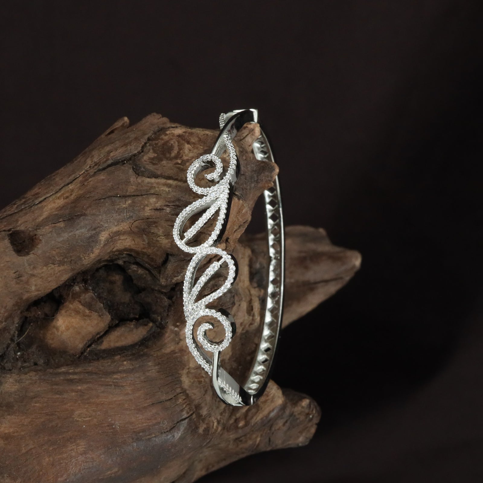 Bracketcurl Slim Kada featuring Flowing Scroll Surface Work