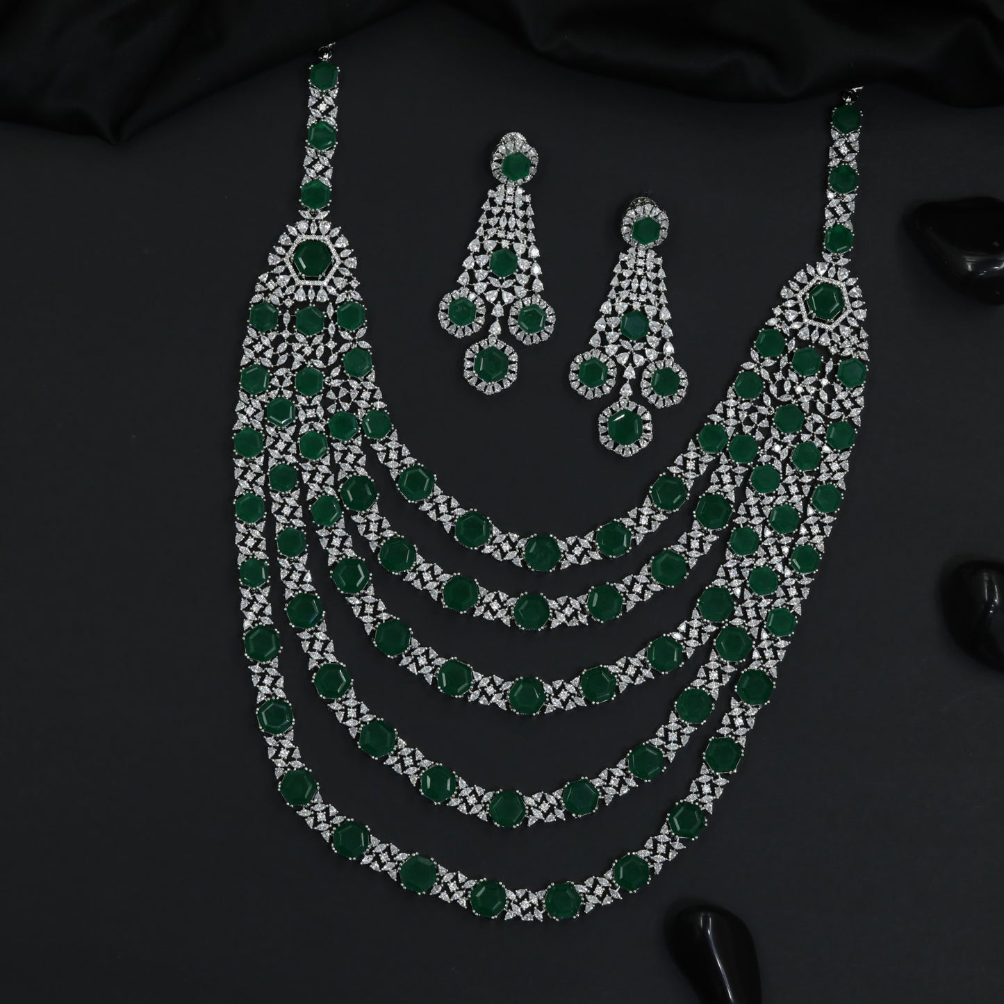 Multi layer long haara with geometric links and statement drops