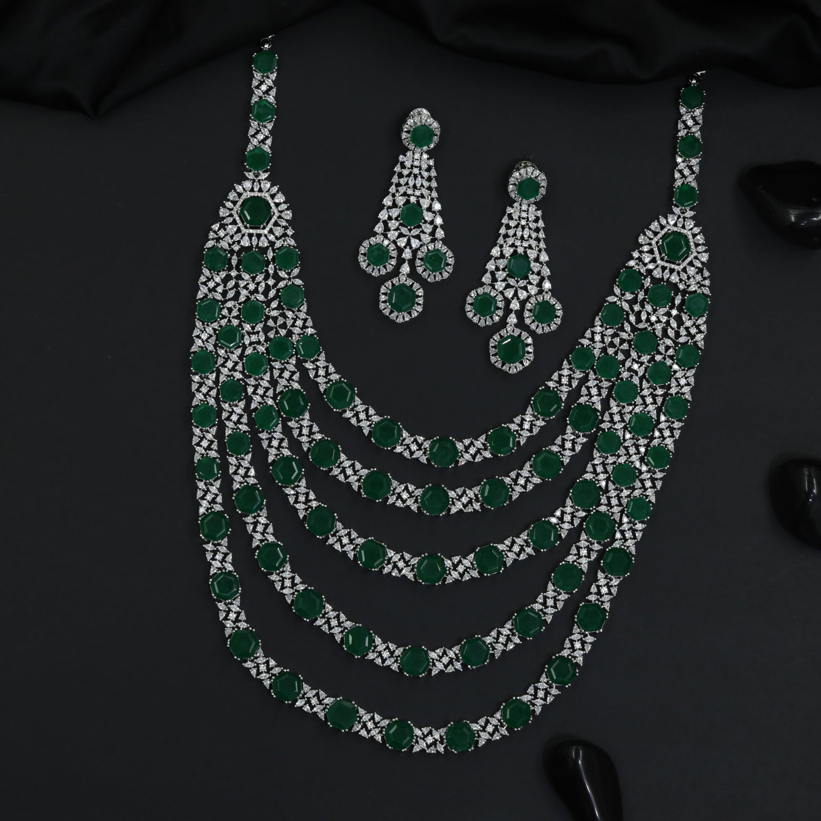 Multi layer long haara with geometric links and statement drops