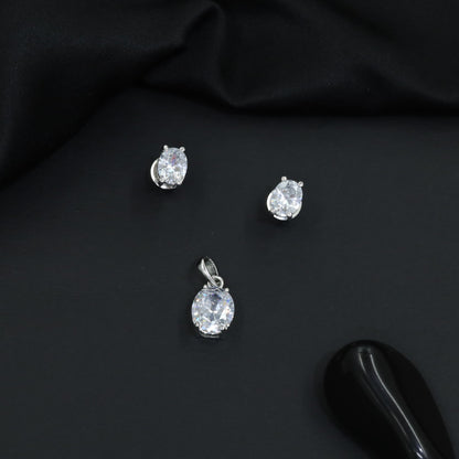 Classic oval pendant set with minimalist styling