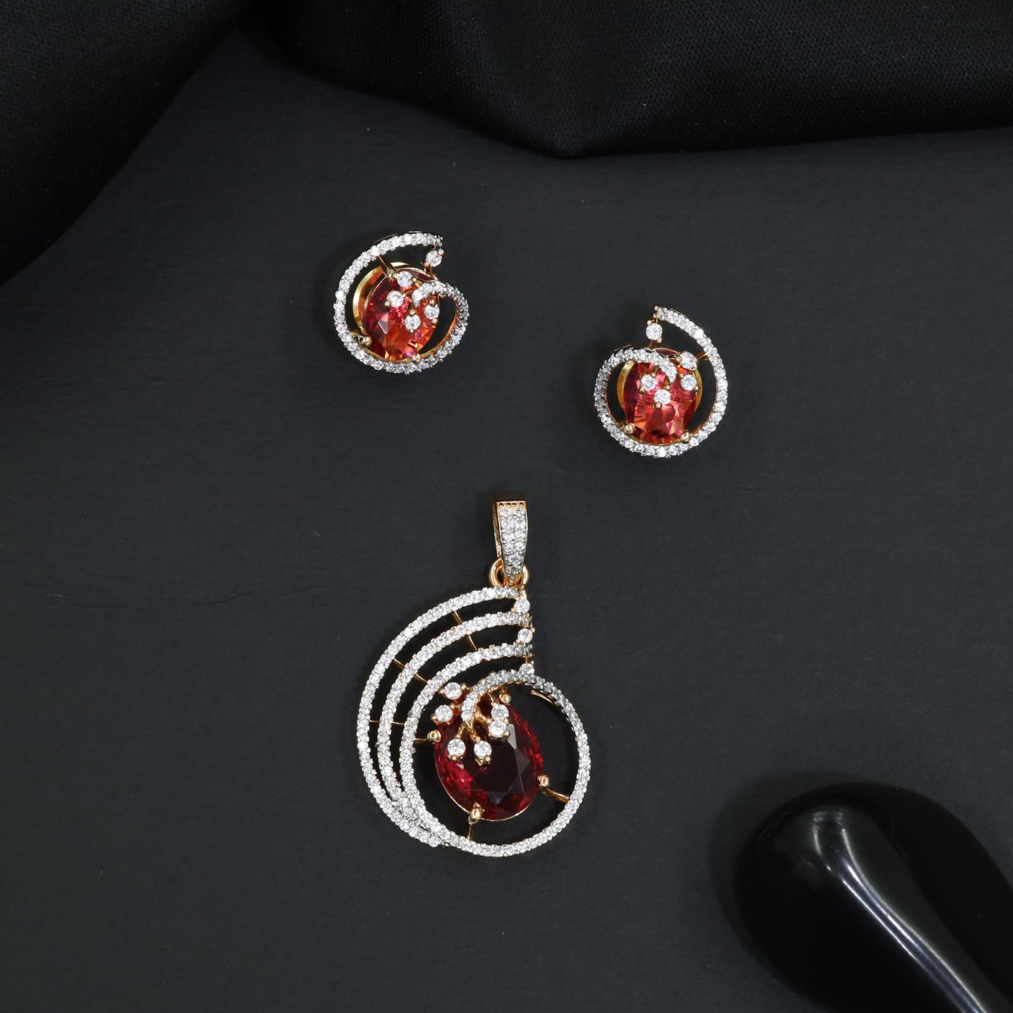 Timeless swirl pendant set with floral-inspired craftsmanship