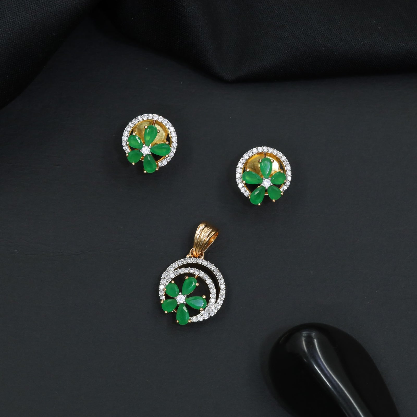 Decorative flower pendant set with circular frame design