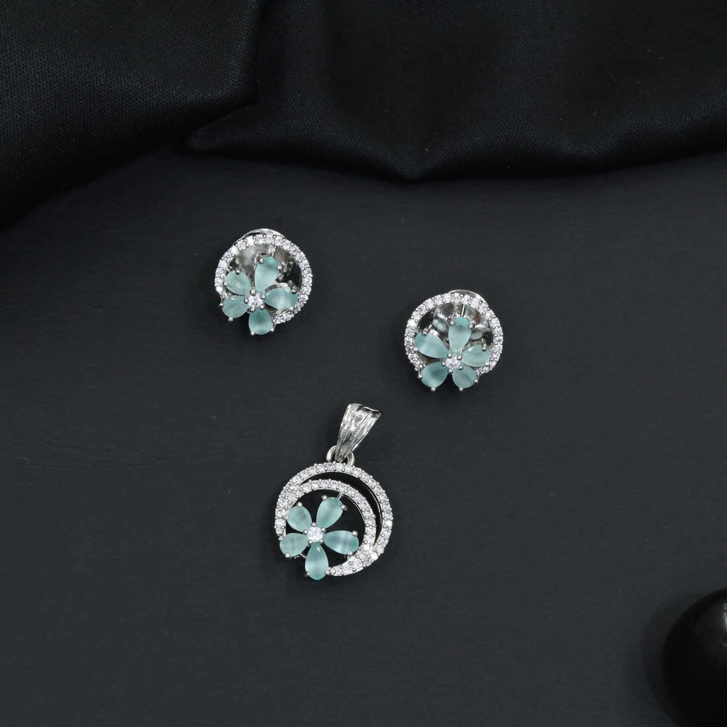 Decorative flower pendant set with circular frame design
