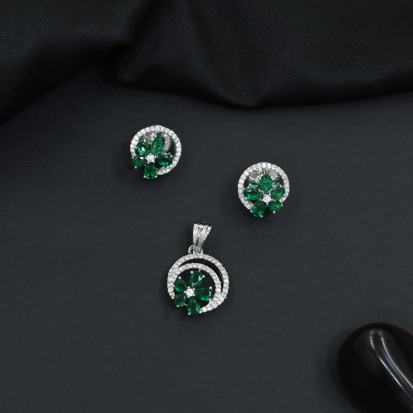 Decorative flower pendant set with circular frame design