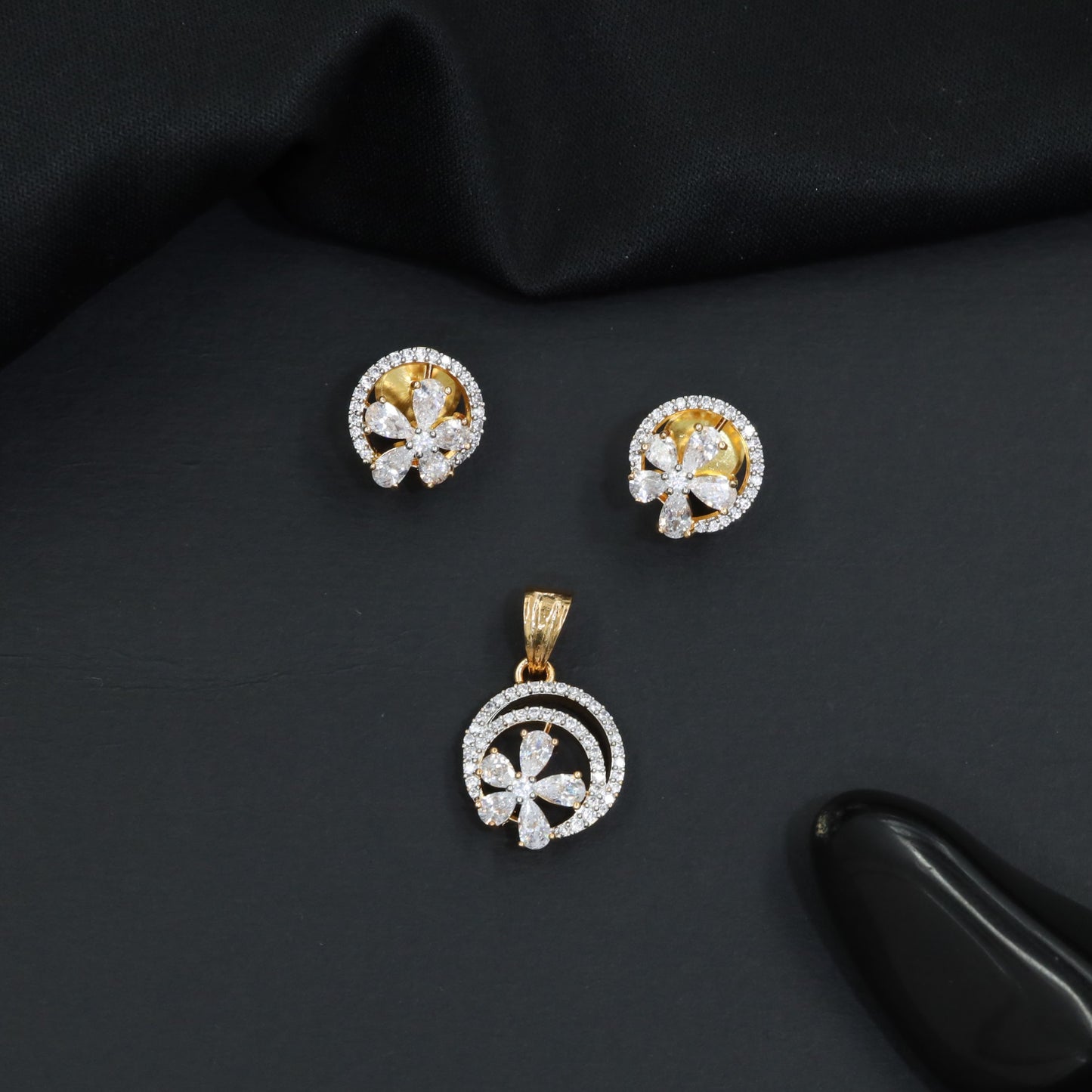 Decorative flower pendant set with circular frame design