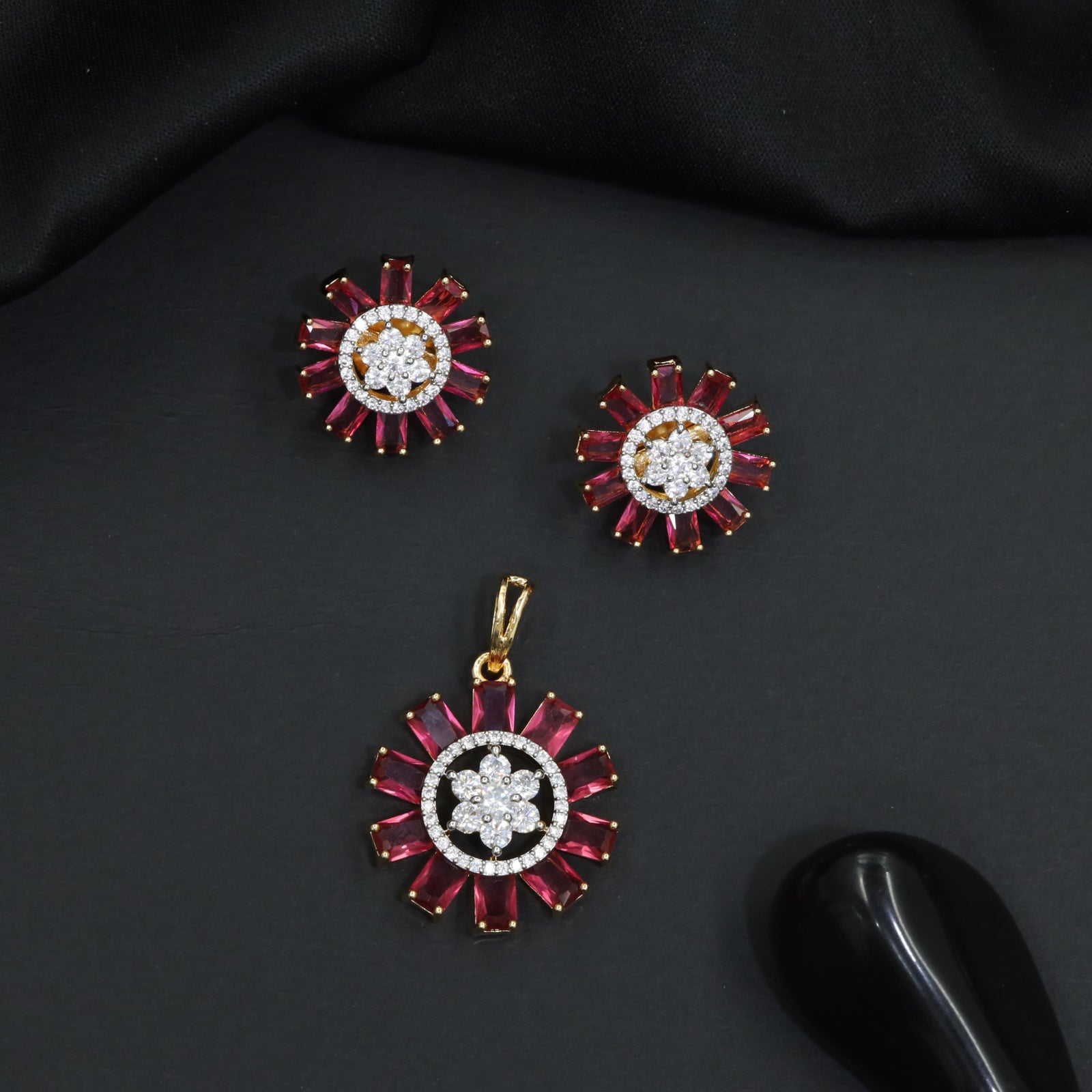 Round floral pendant set with structured sunray detailing