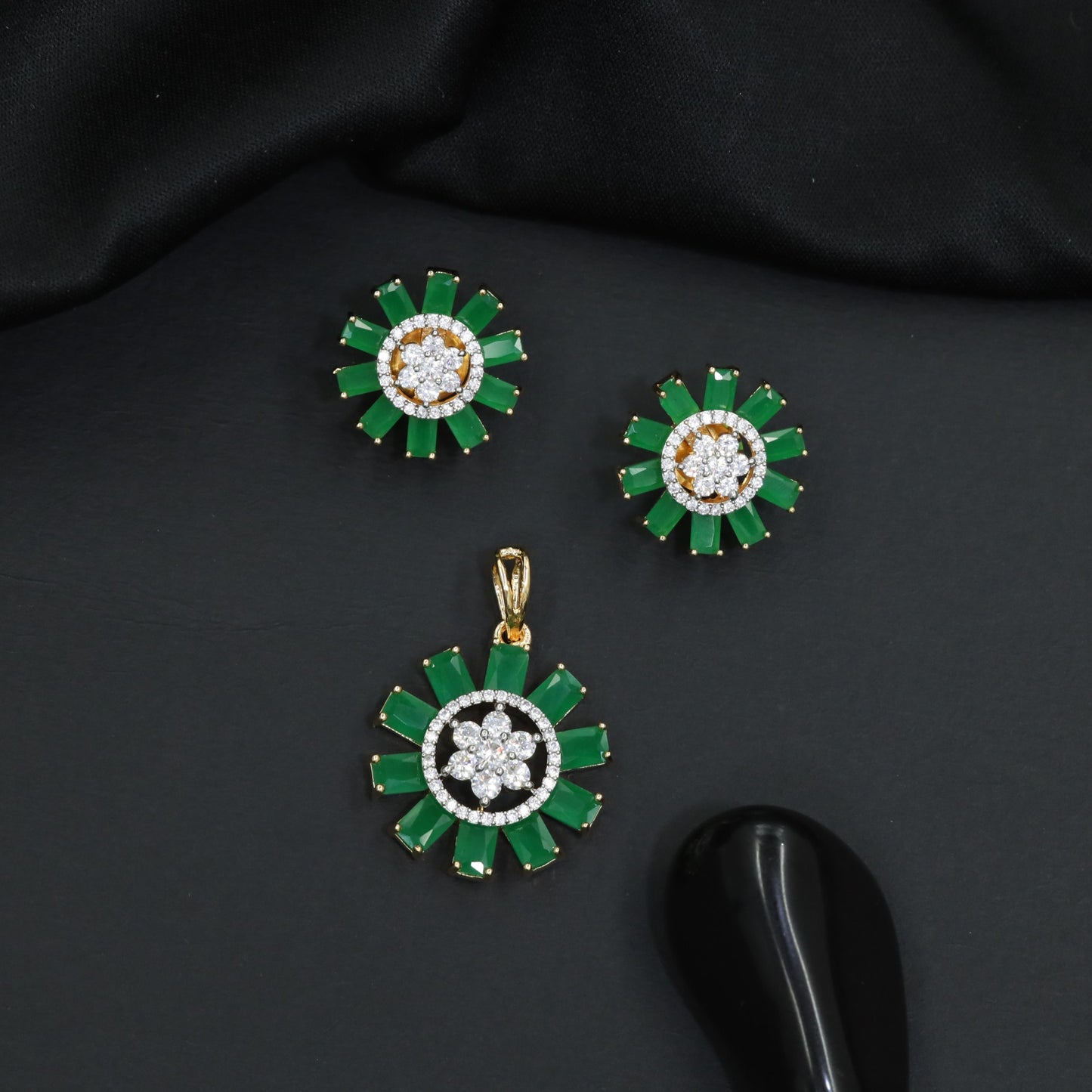 Round floral pendant set with structured sunray detailing
