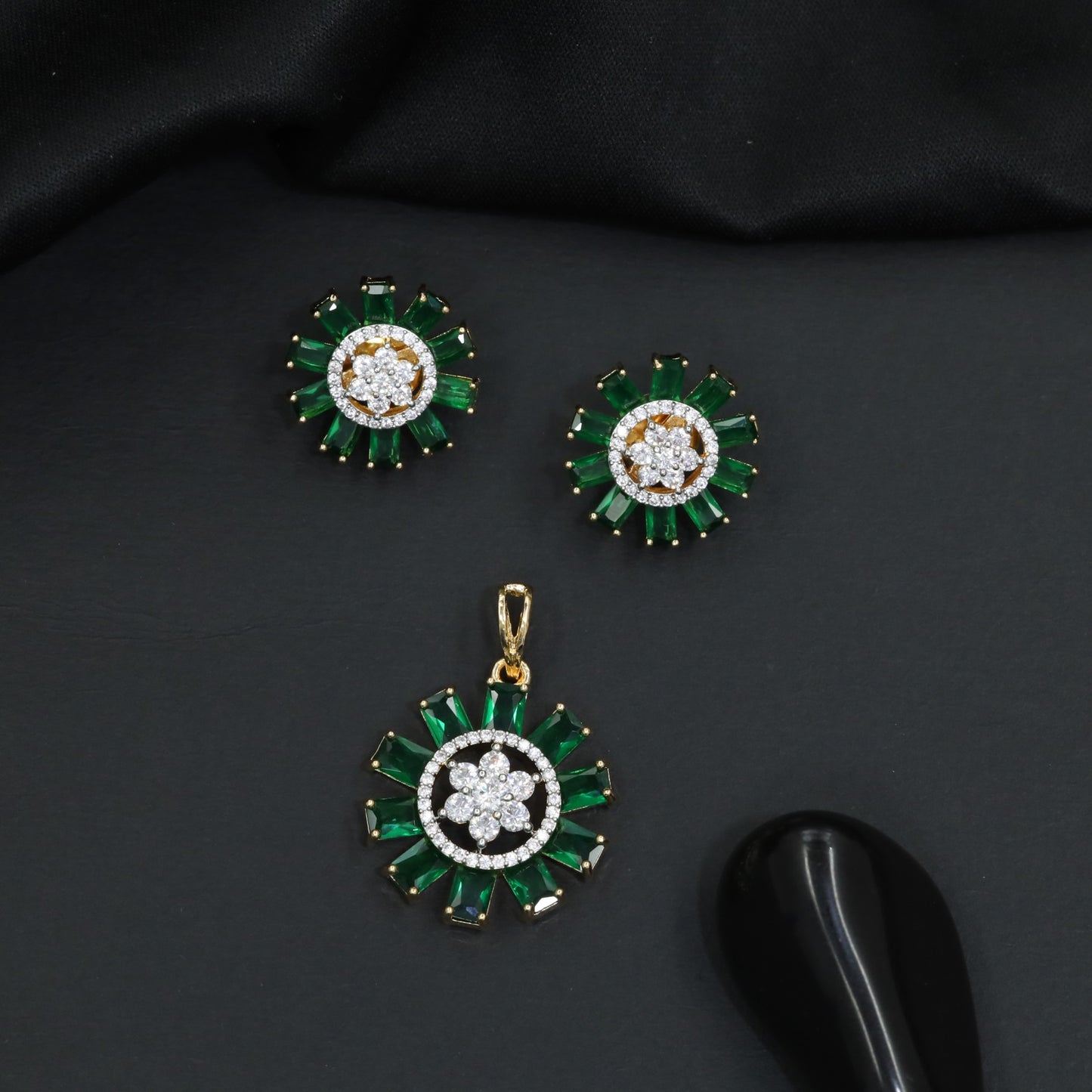 Round floral pendant set with structured sunray detailing