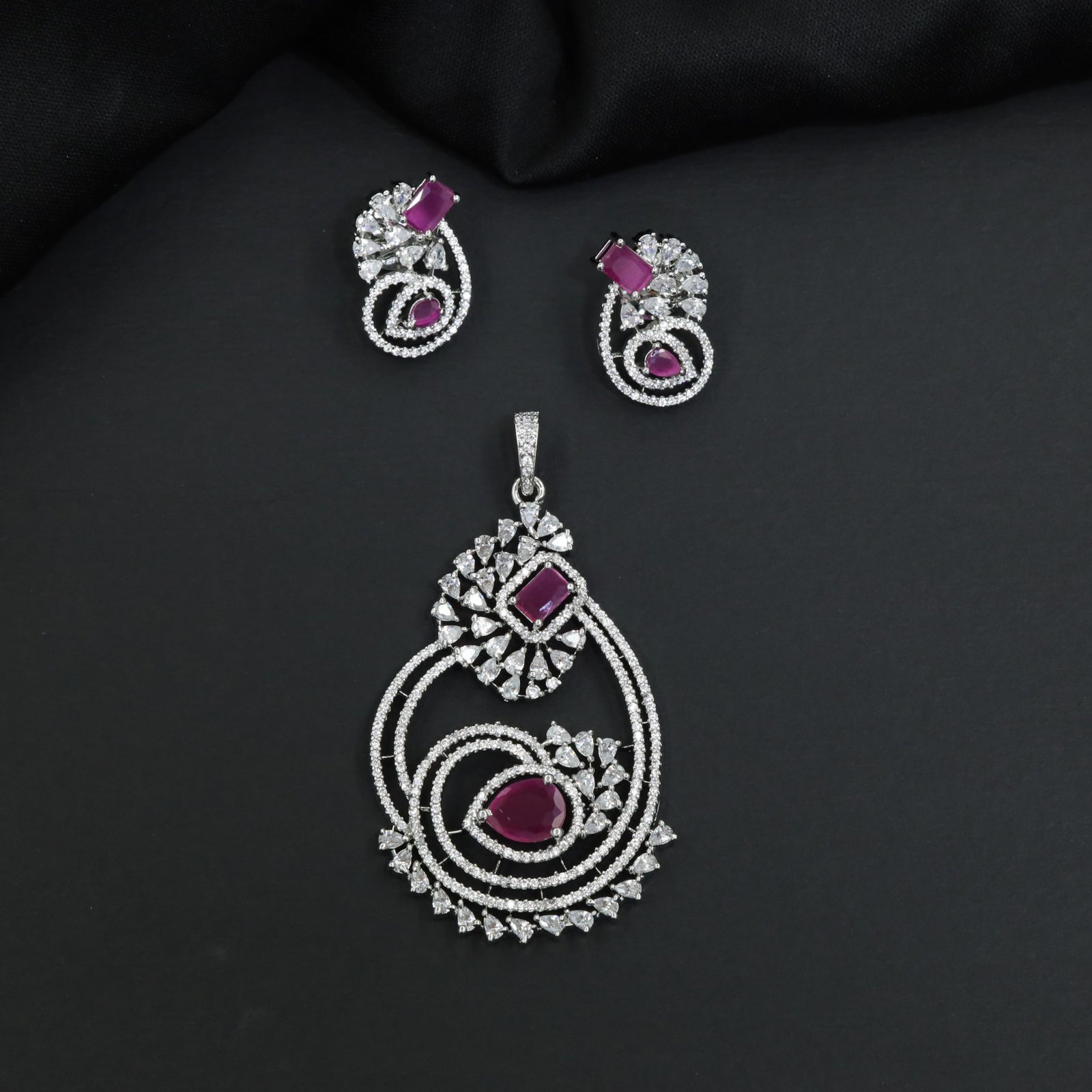 Rhodium pendant set featuring geometric floral clusters and matching studs
