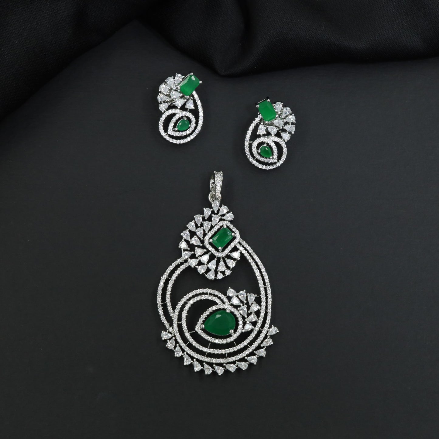 Rhodium pendant set featuring geometric floral clusters and matching studs