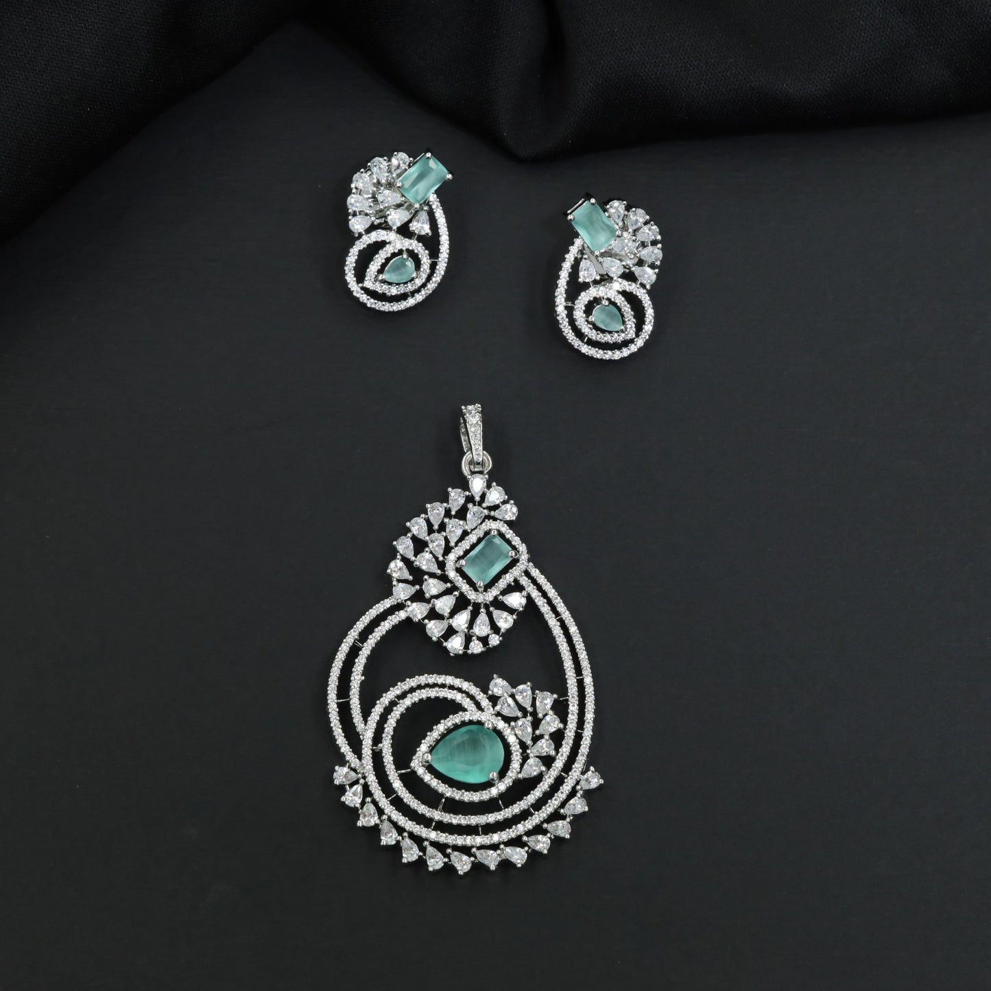 Rhodium pendant set featuring geometric floral clusters and matching studs