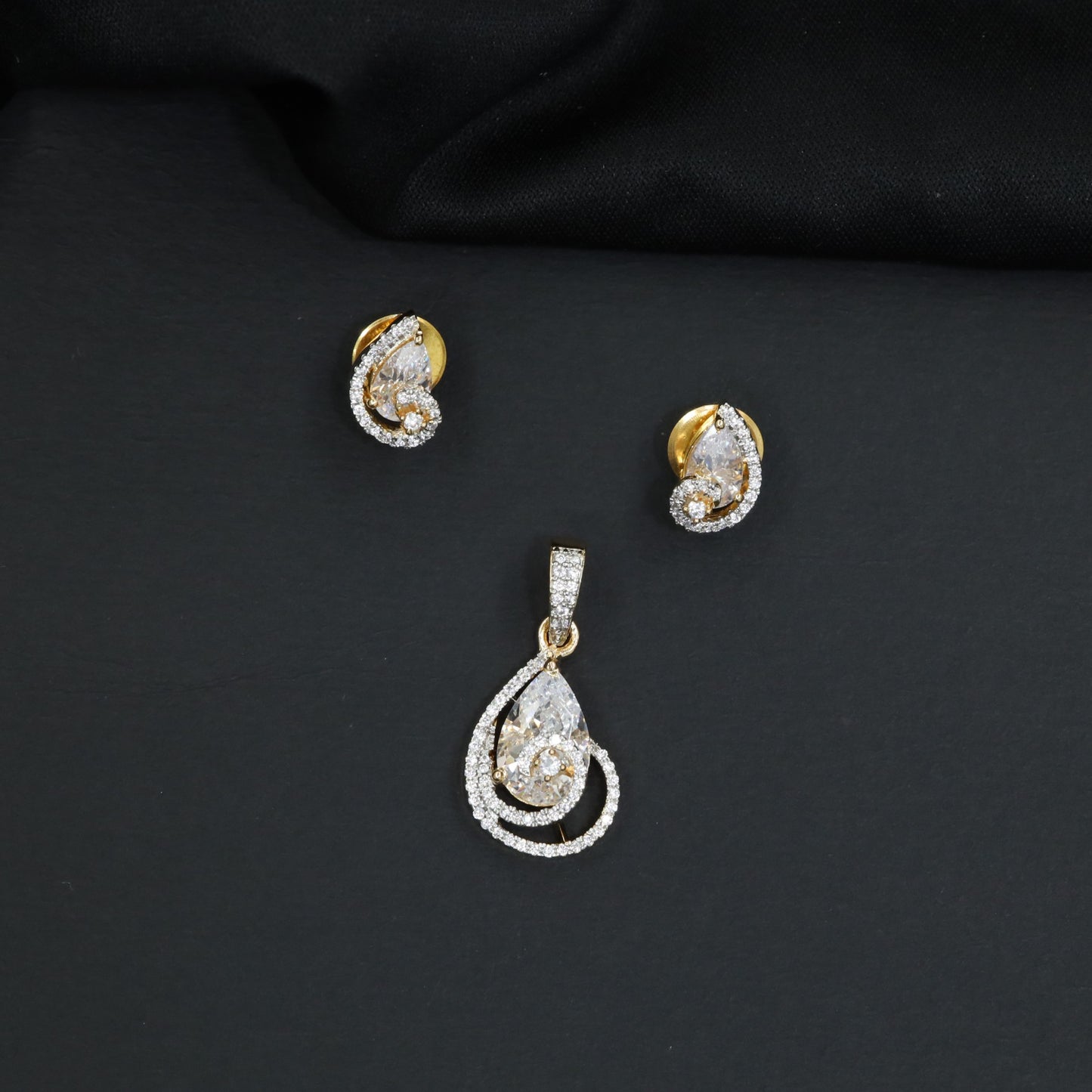 Teardrop halo pendant set with double loop frame detailing