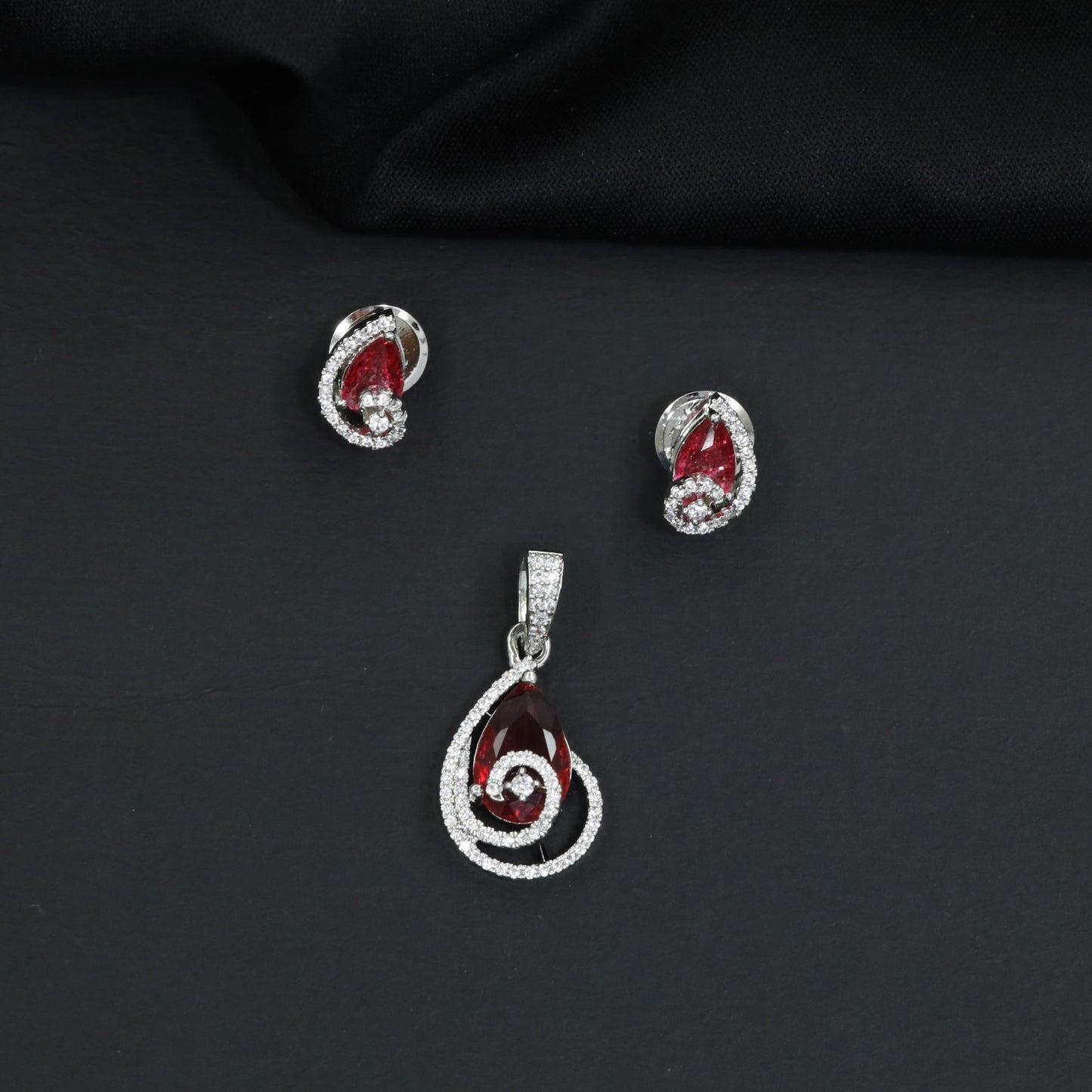 Teardrop halo pendant set with double loop frame detailing