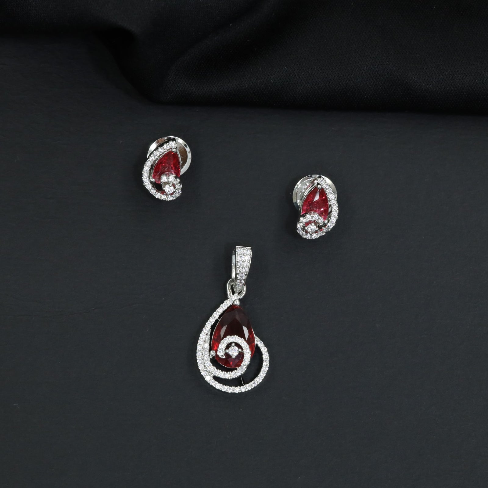 Teardrop halo pendant set with double loop frame detailing