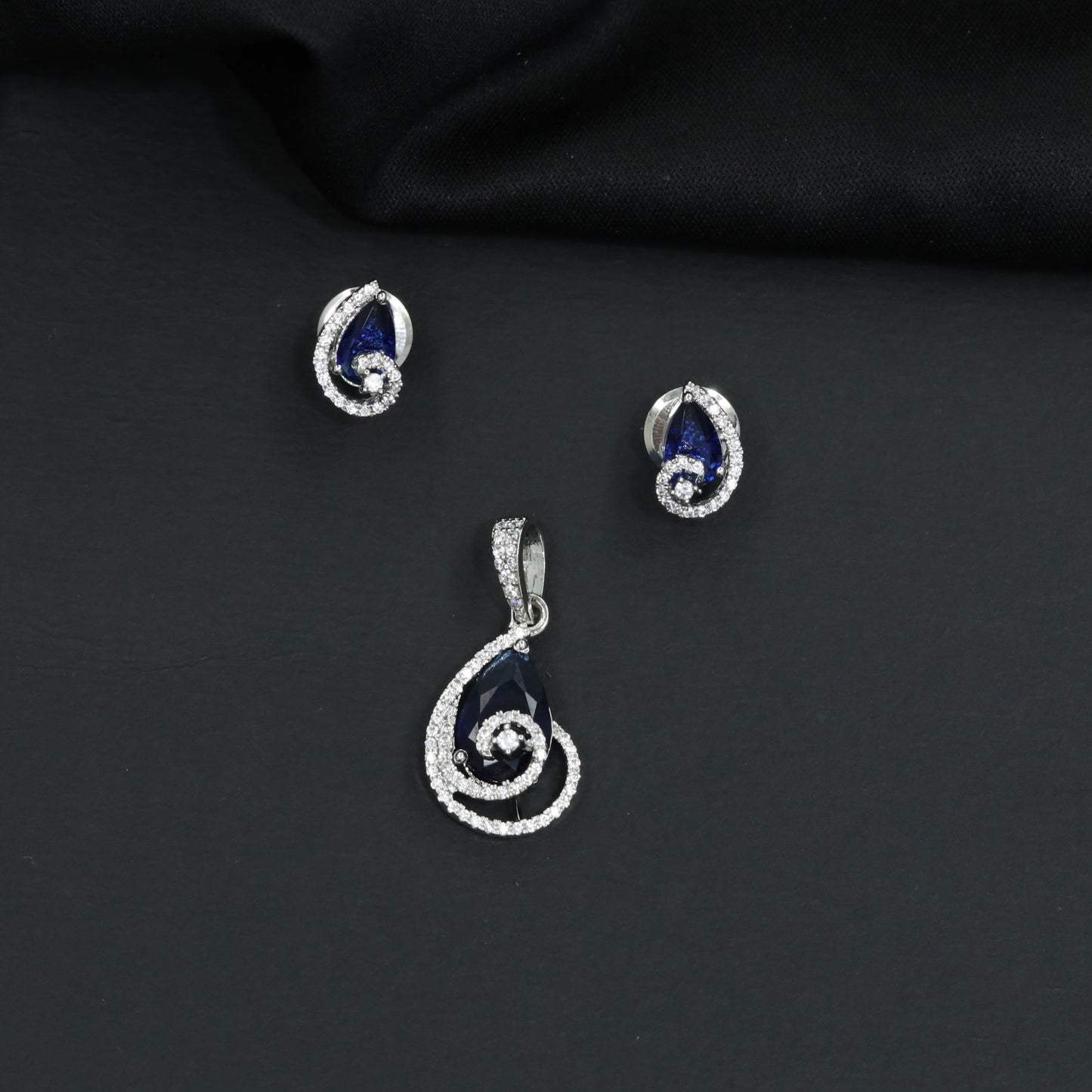Teardrop halo pendant set with double loop frame detailing