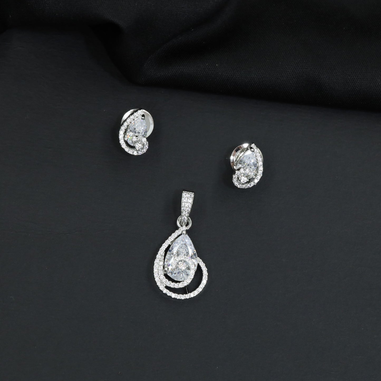 Teardrop halo pendant set with double loop frame detailing