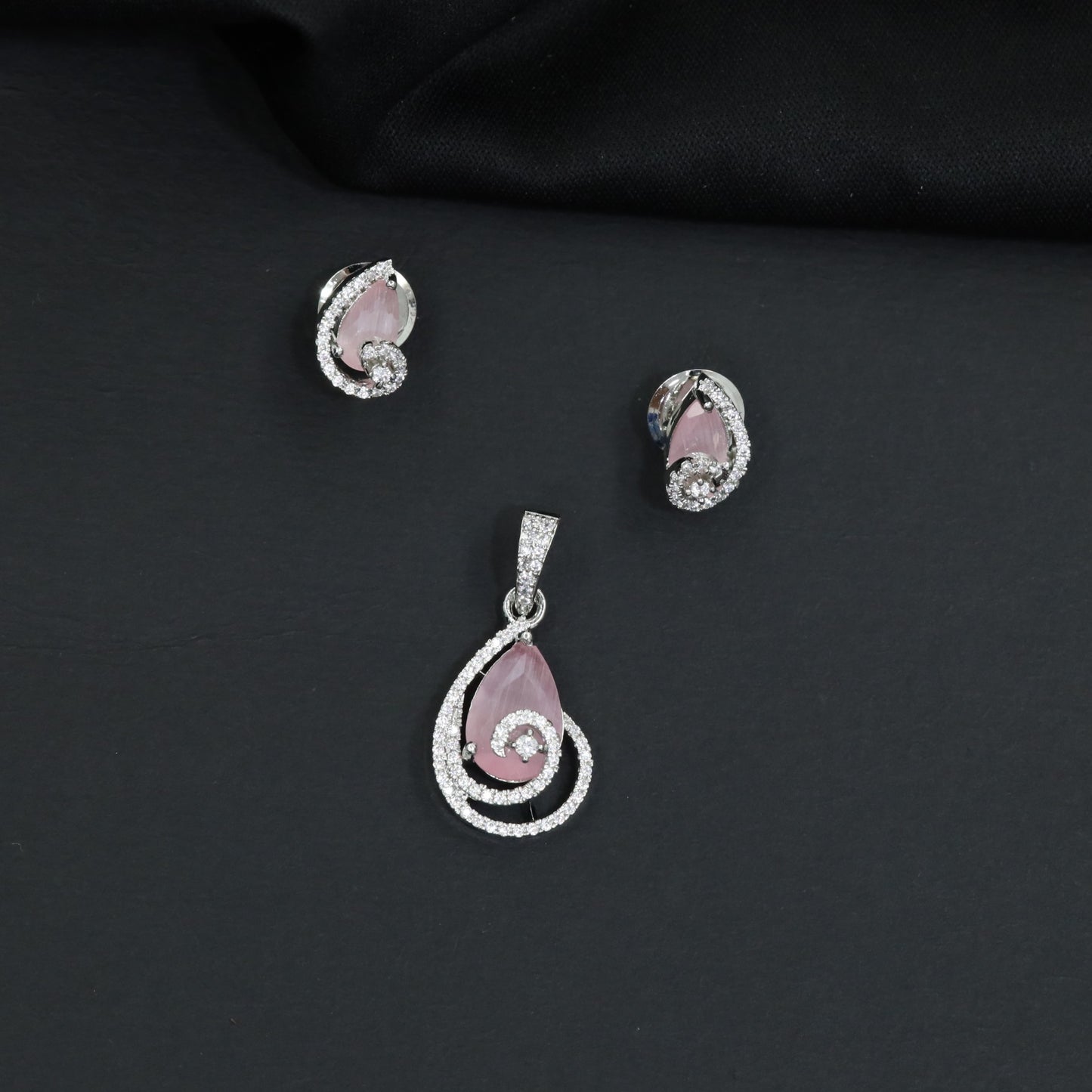 Teardrop halo pendant set with double loop frame detailing