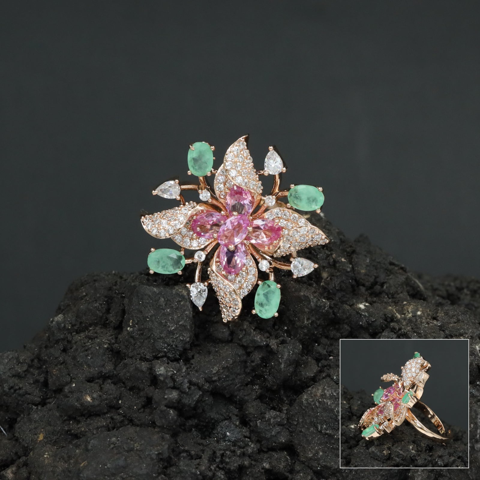 Decorative Floral Finger Ring with Radiating Bloom Pattern