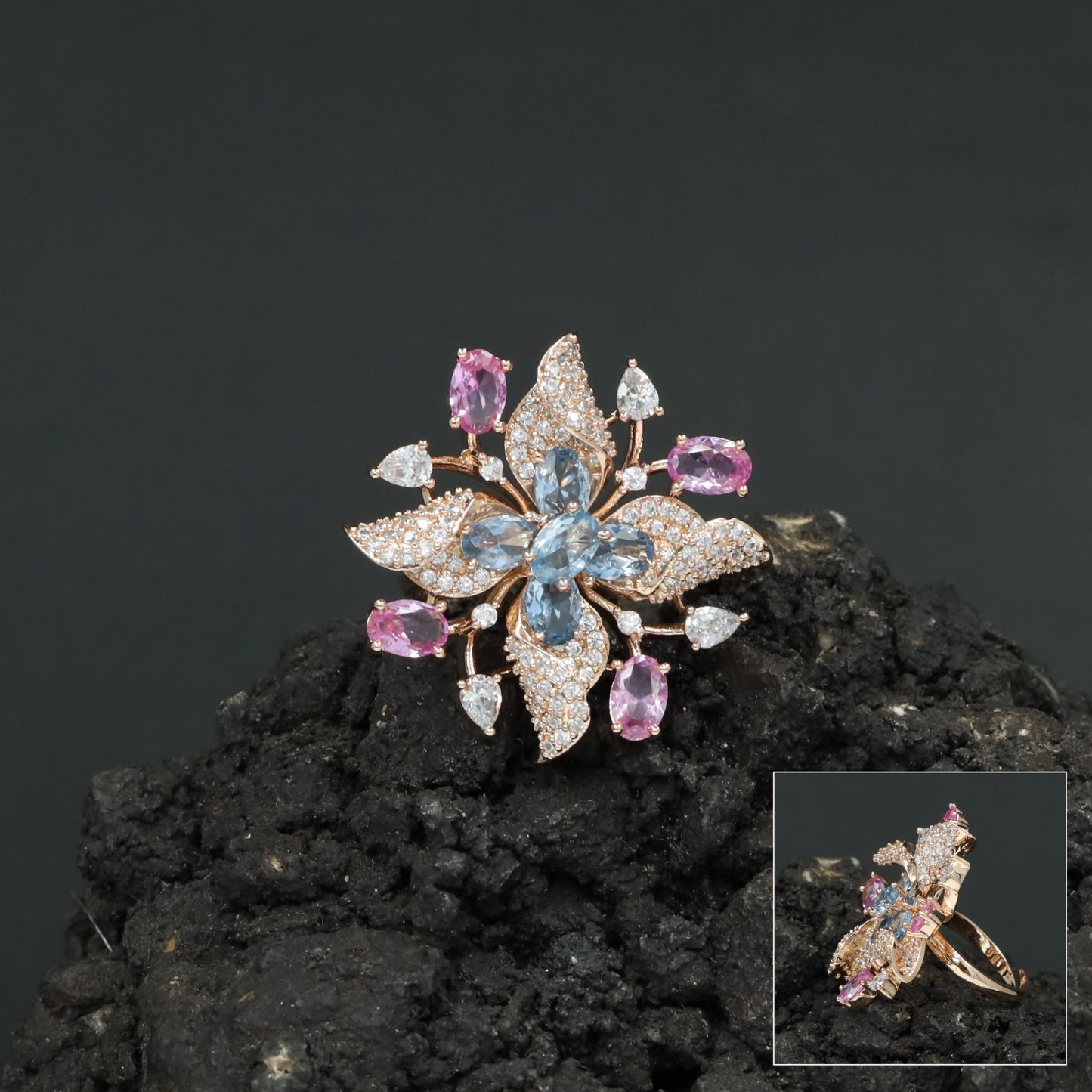 Decorative Floral Finger Ring with Radiating Bloom Pattern