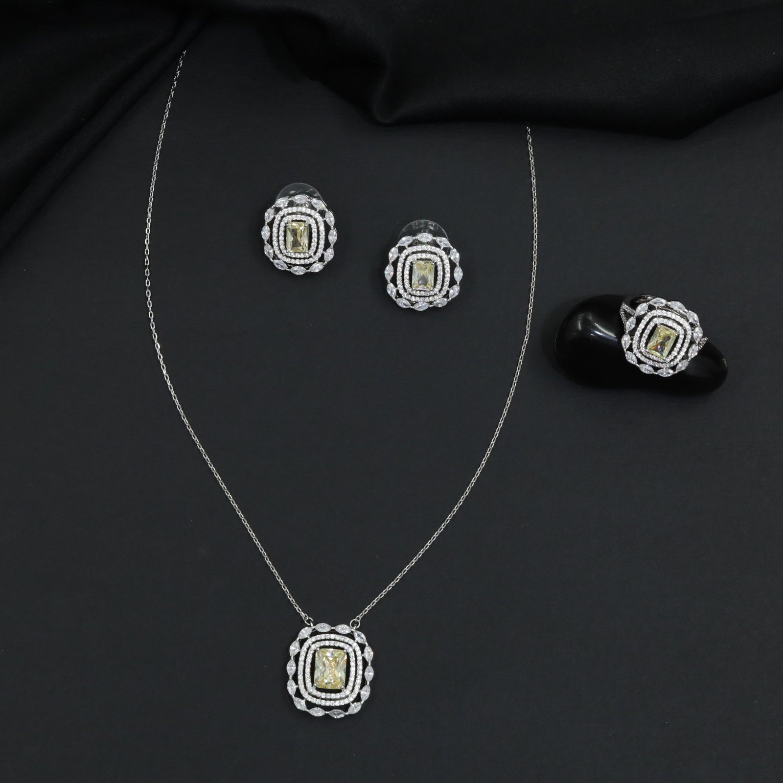 Statement pendant chain set with structured geometric detailing and matching studs