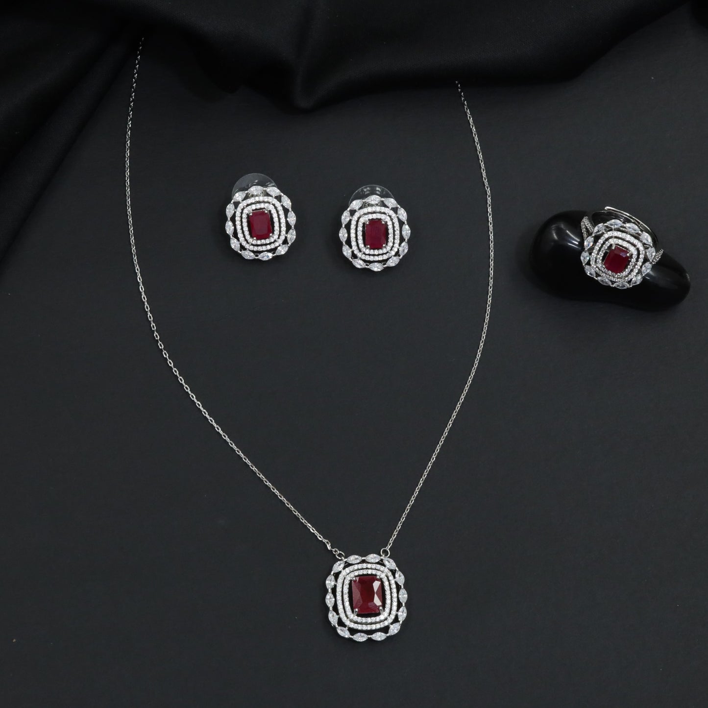 Statement pendant chain set with structured geometric detailing and matching studs