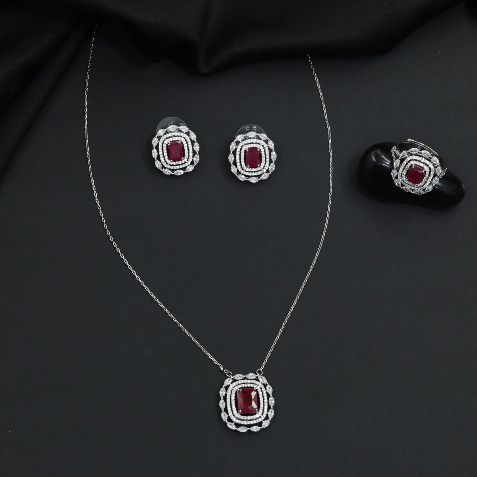 Statement pendant chain set with structured geometric detailing and matching studs