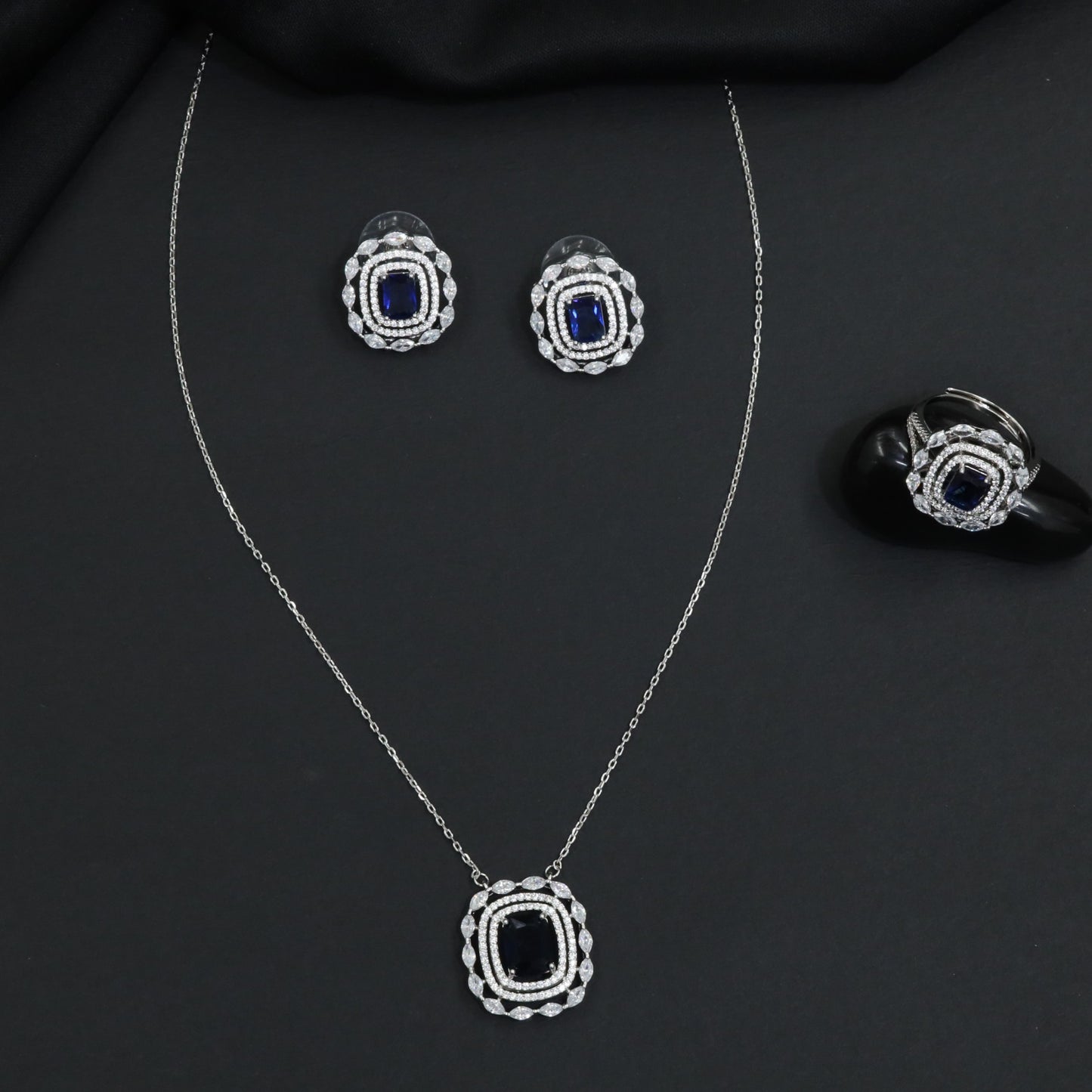 Statement pendant chain set with structured geometric detailing and matching studs