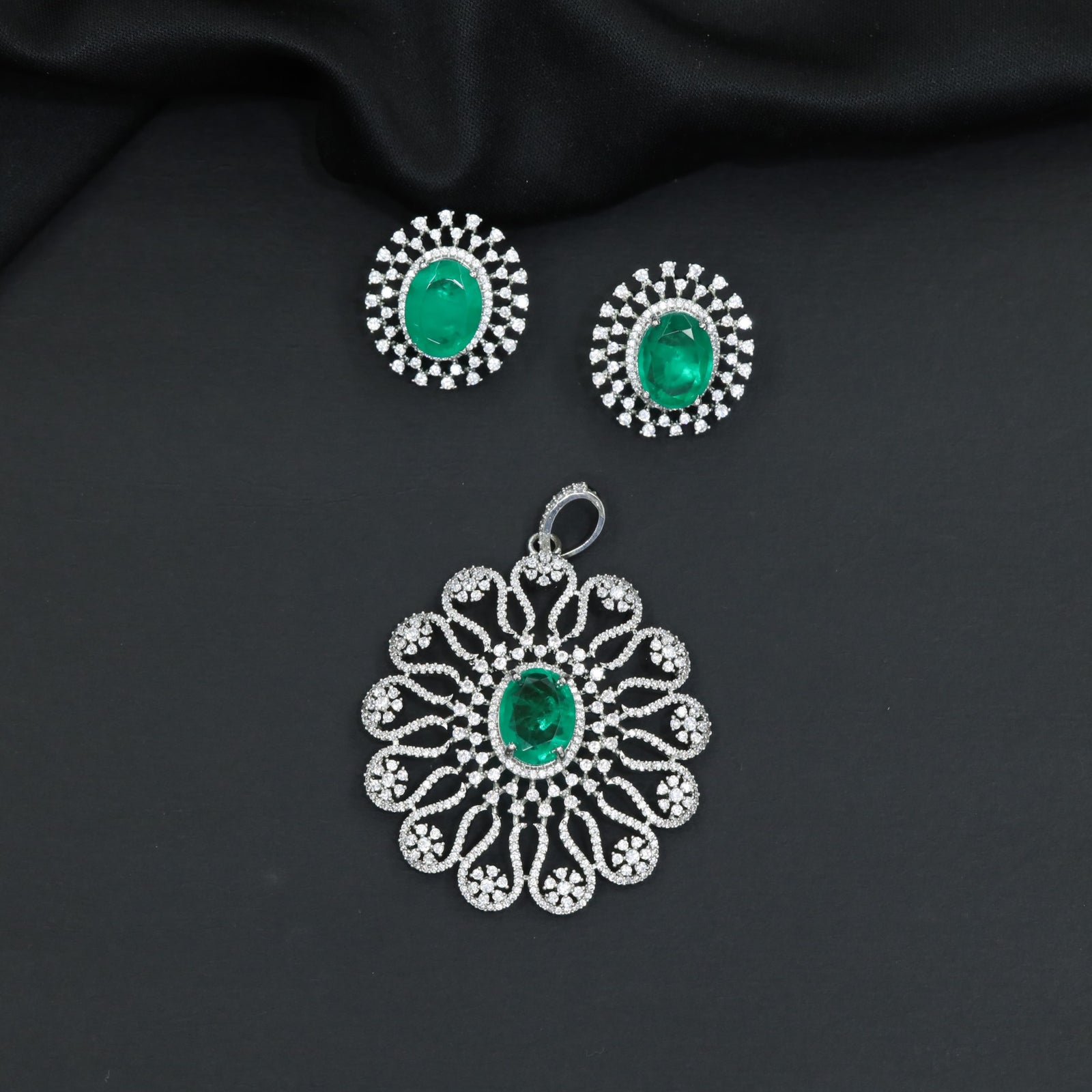 Grand flower pendant set featuring an oval centerpiece and scalloped petal arrangement