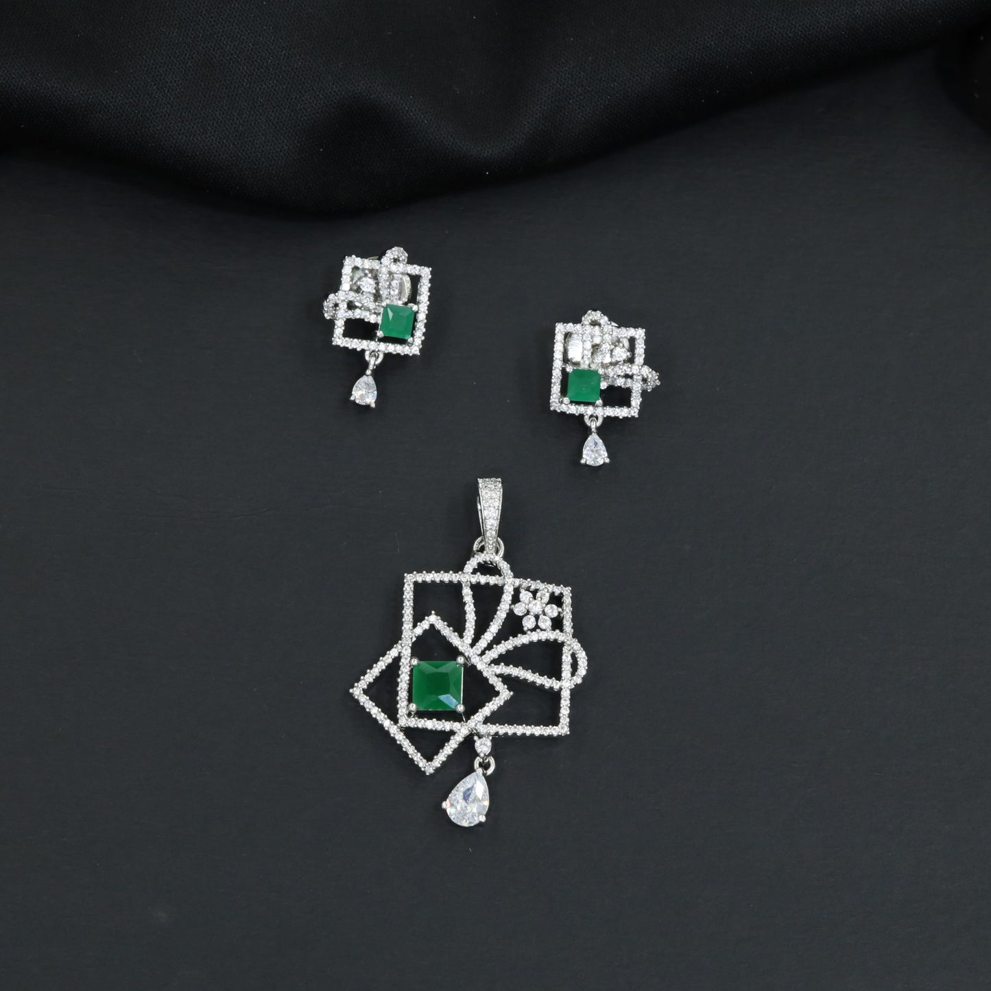 Contemporary square frame pendant set with flowing swirl construction
