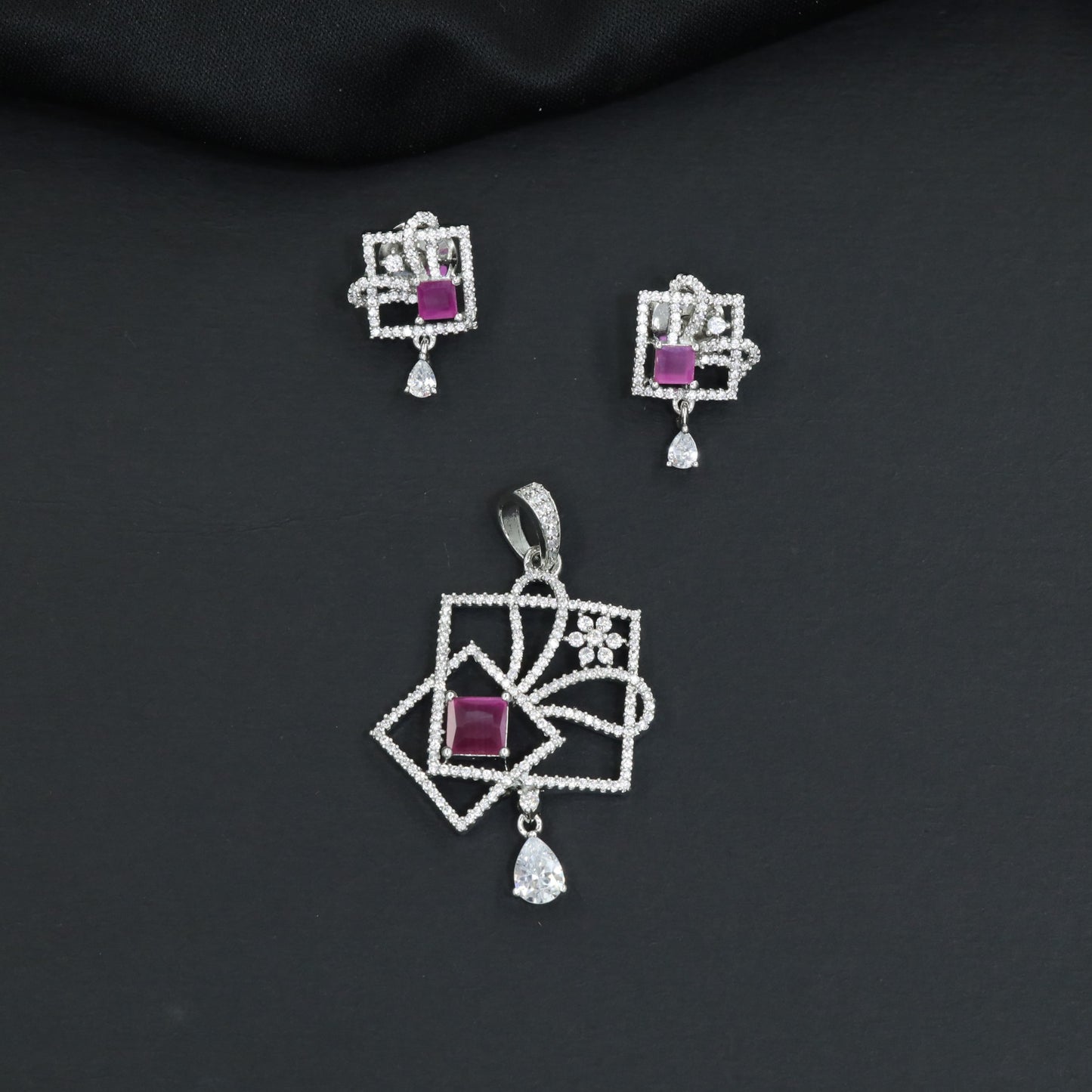 Contemporary square frame pendant set with flowing swirl construction