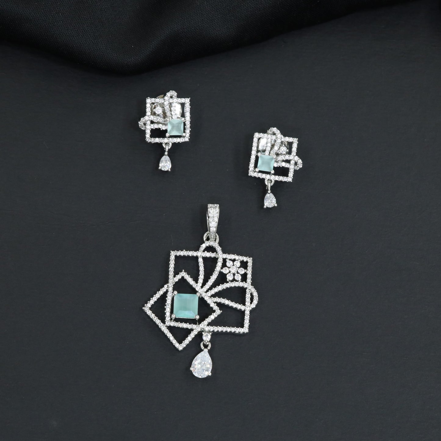 Contemporary square frame pendant set with flowing swirl construction
