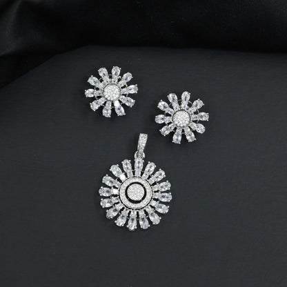 Classic pendant set with floral motif composition