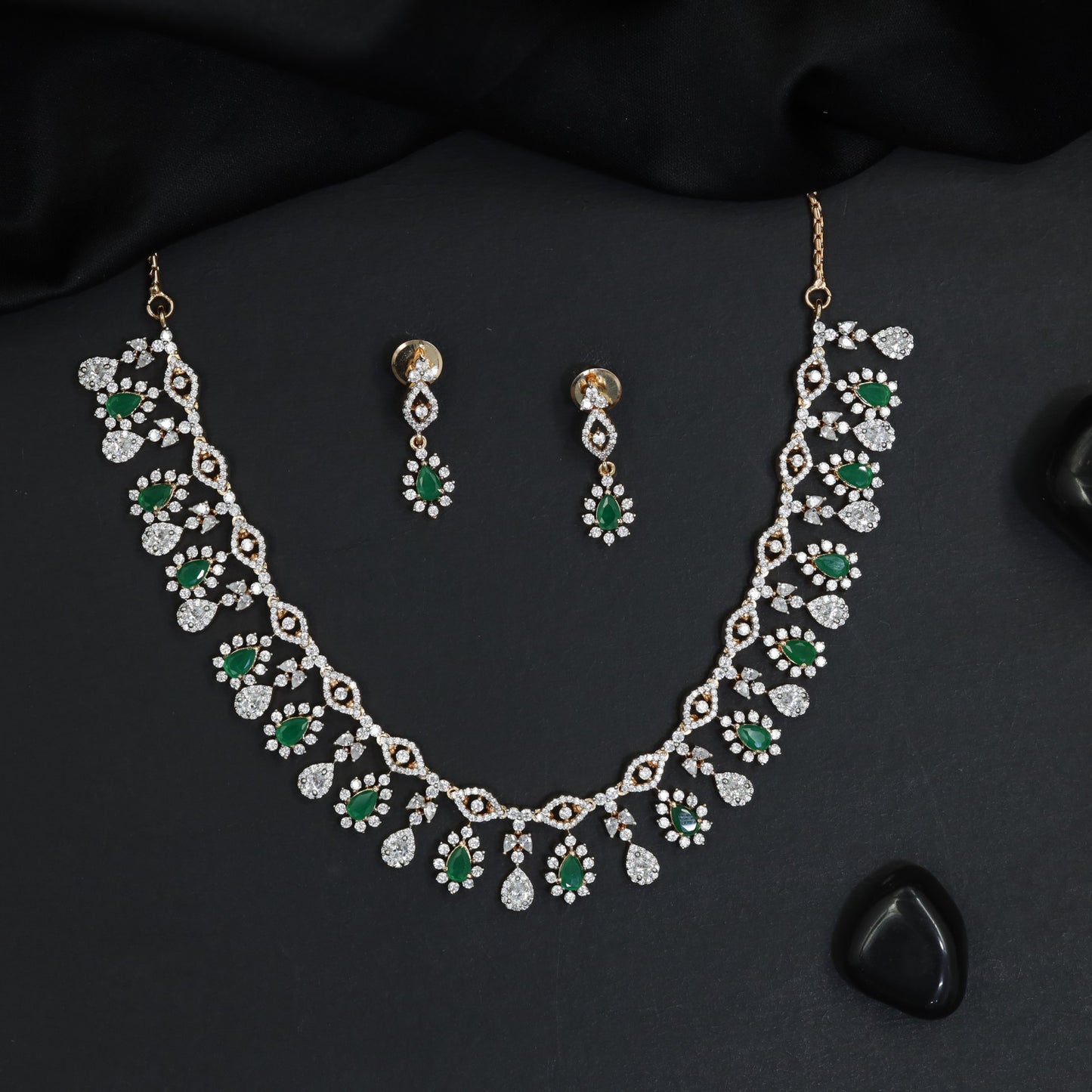 Classical openwork layout bridal Gj necklace set for elegant festive wear
