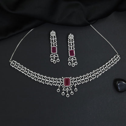 Shimmering uniform detailed mesh rhodium necklace with a central focal drop