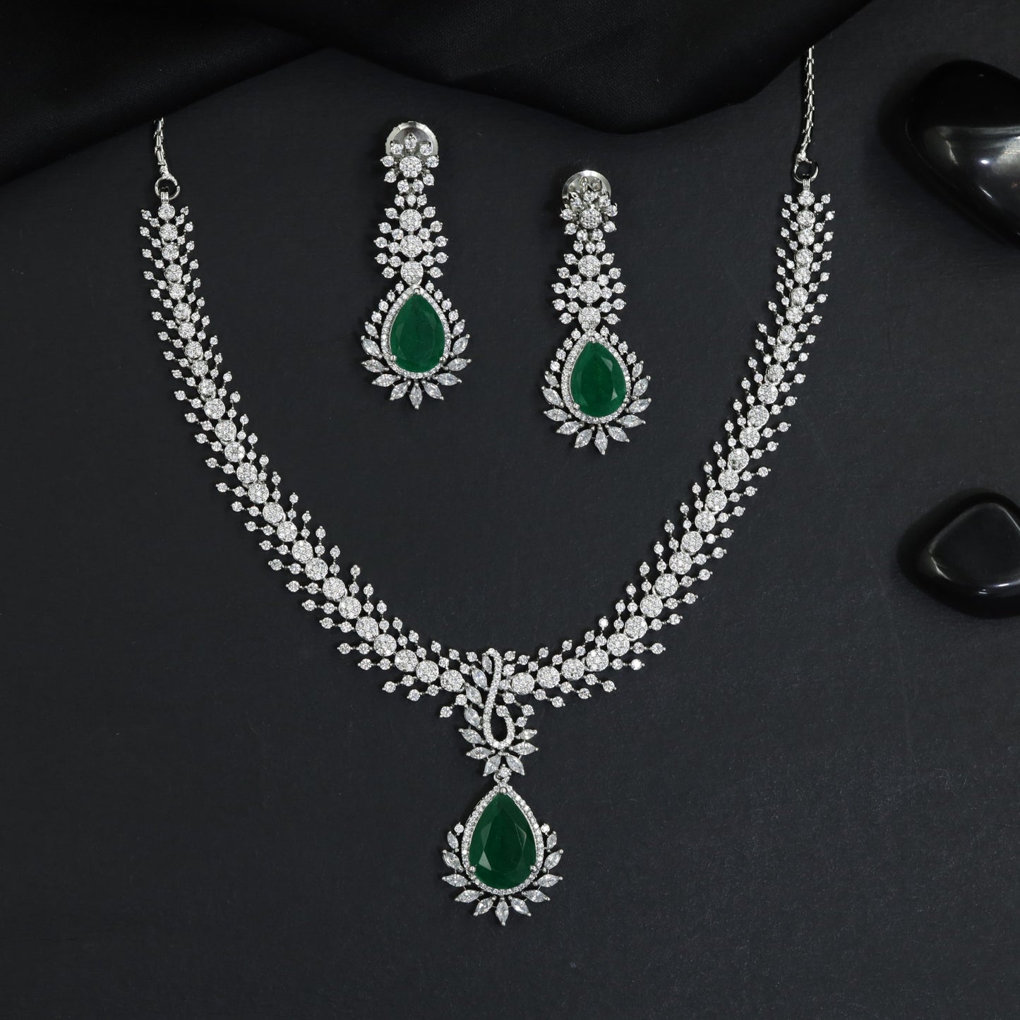 Rosette pendant rhodium necklace with double strand silhouette