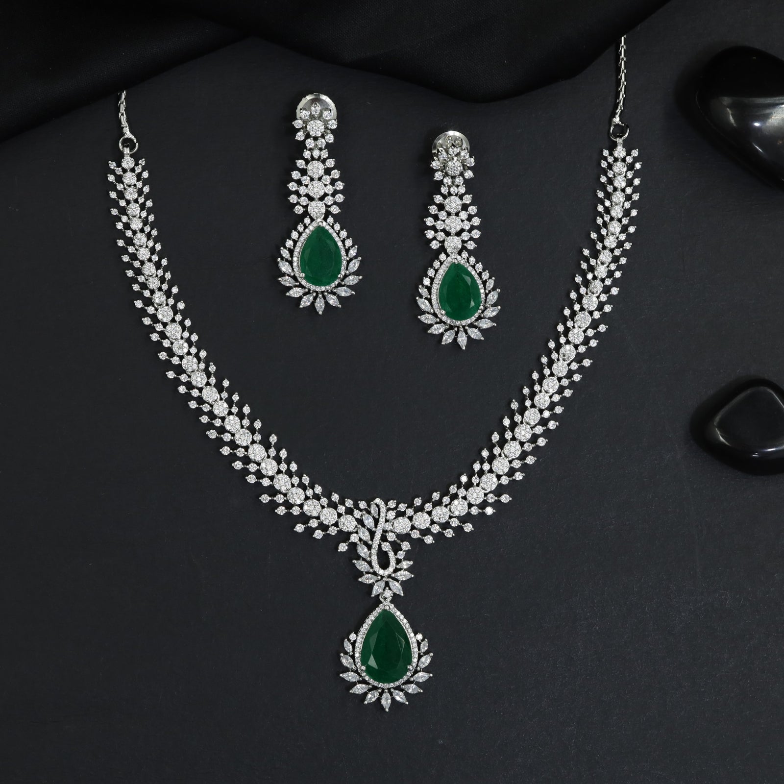 Rosette pendant rhodium necklace with double strand silhouette
