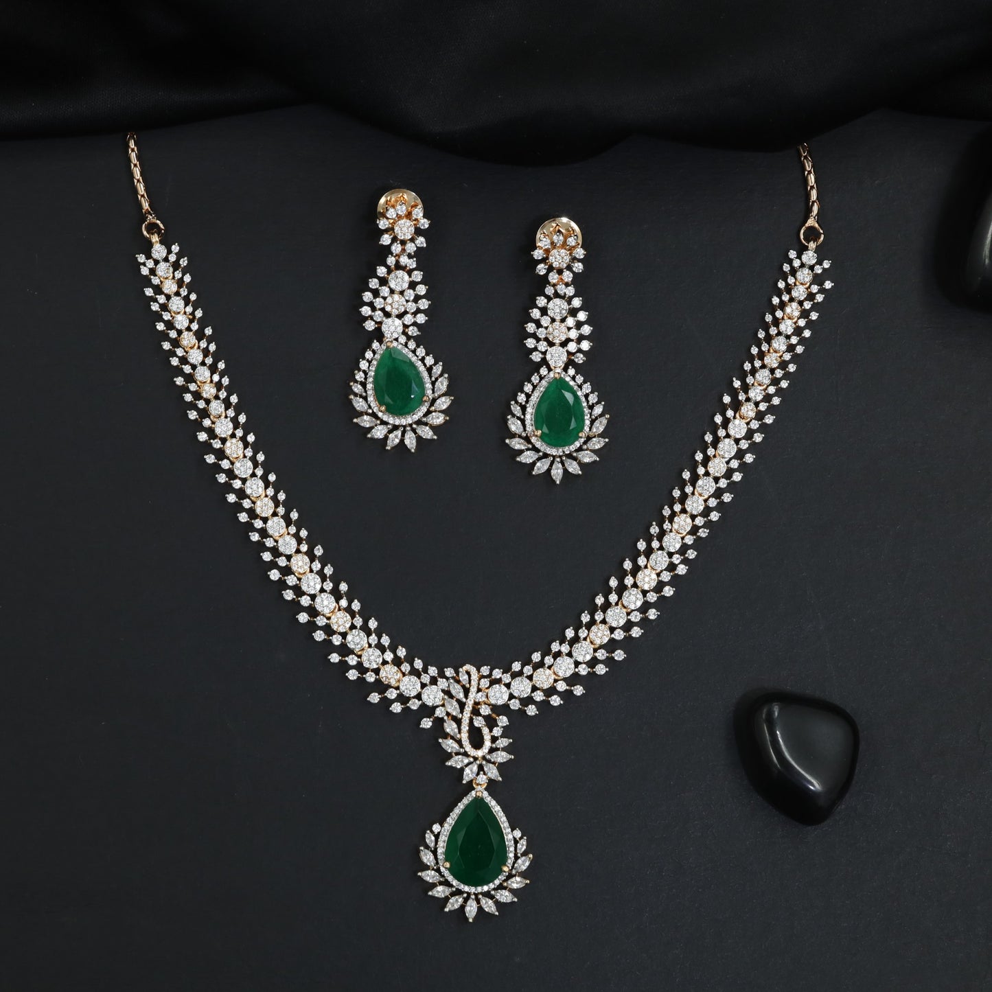 Rosette pendant rhodium necklace with double strand silhouette