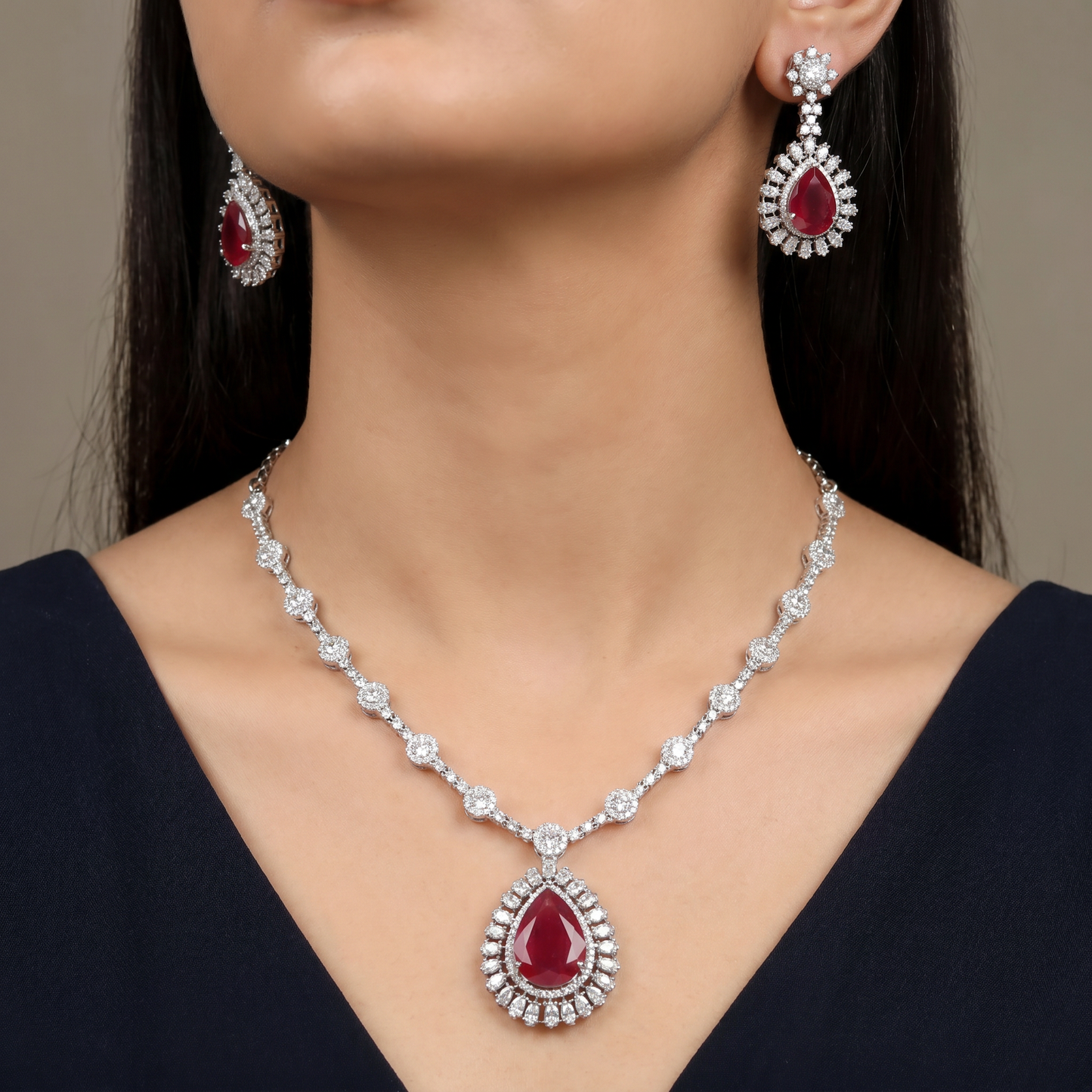 Teardrop pendant rhodium necklace set with station link detailing