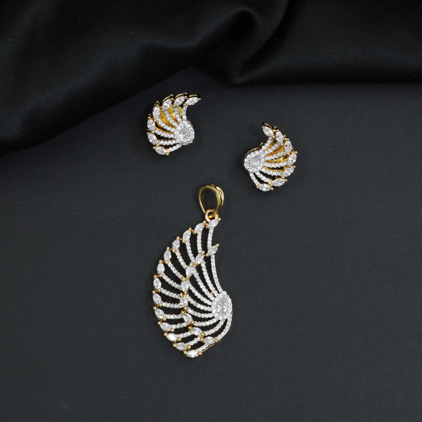 Artistic Spiral Pendant Set with Dynamic Layered Structure