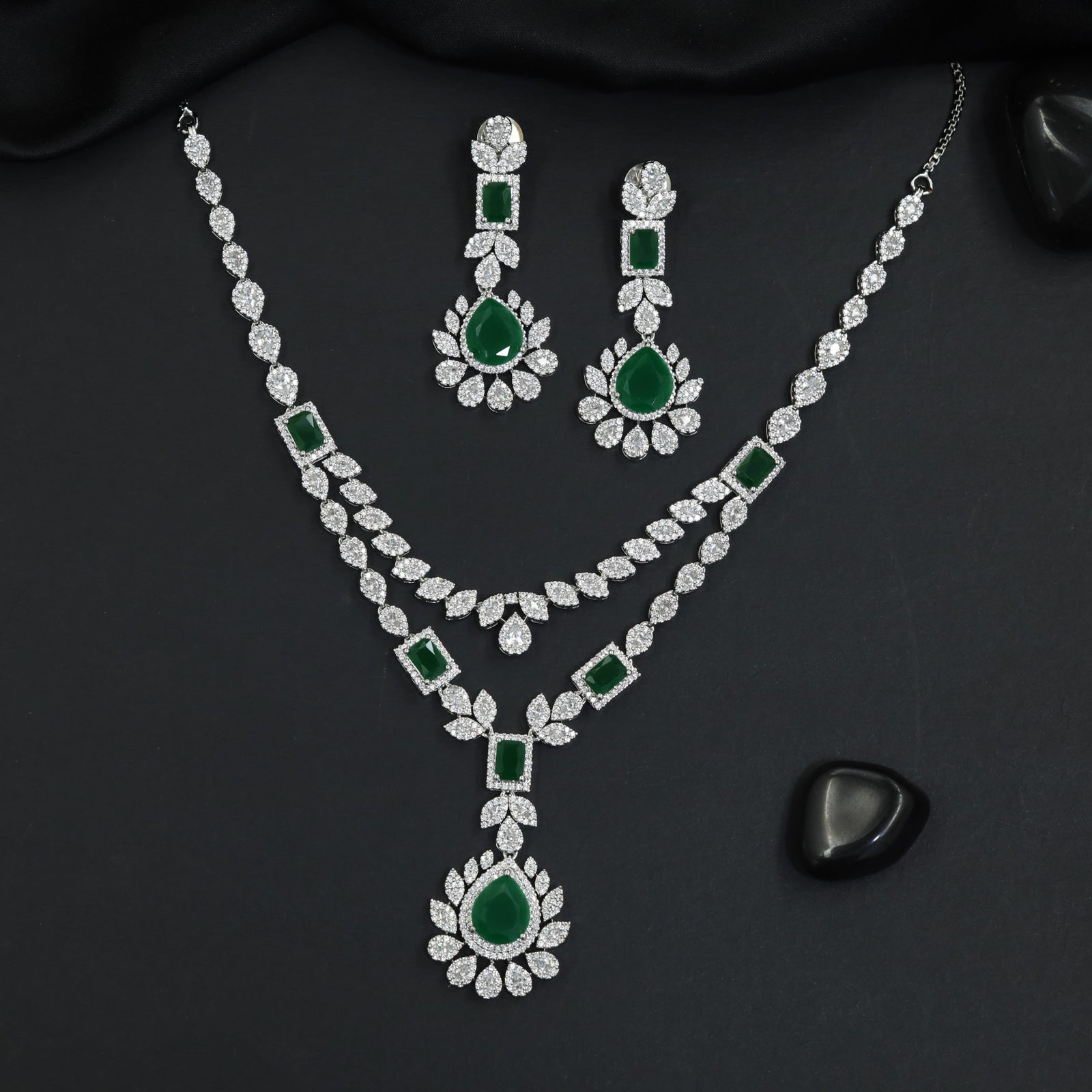 Metropolitan style rhodium necklace set with rosette focal detailing