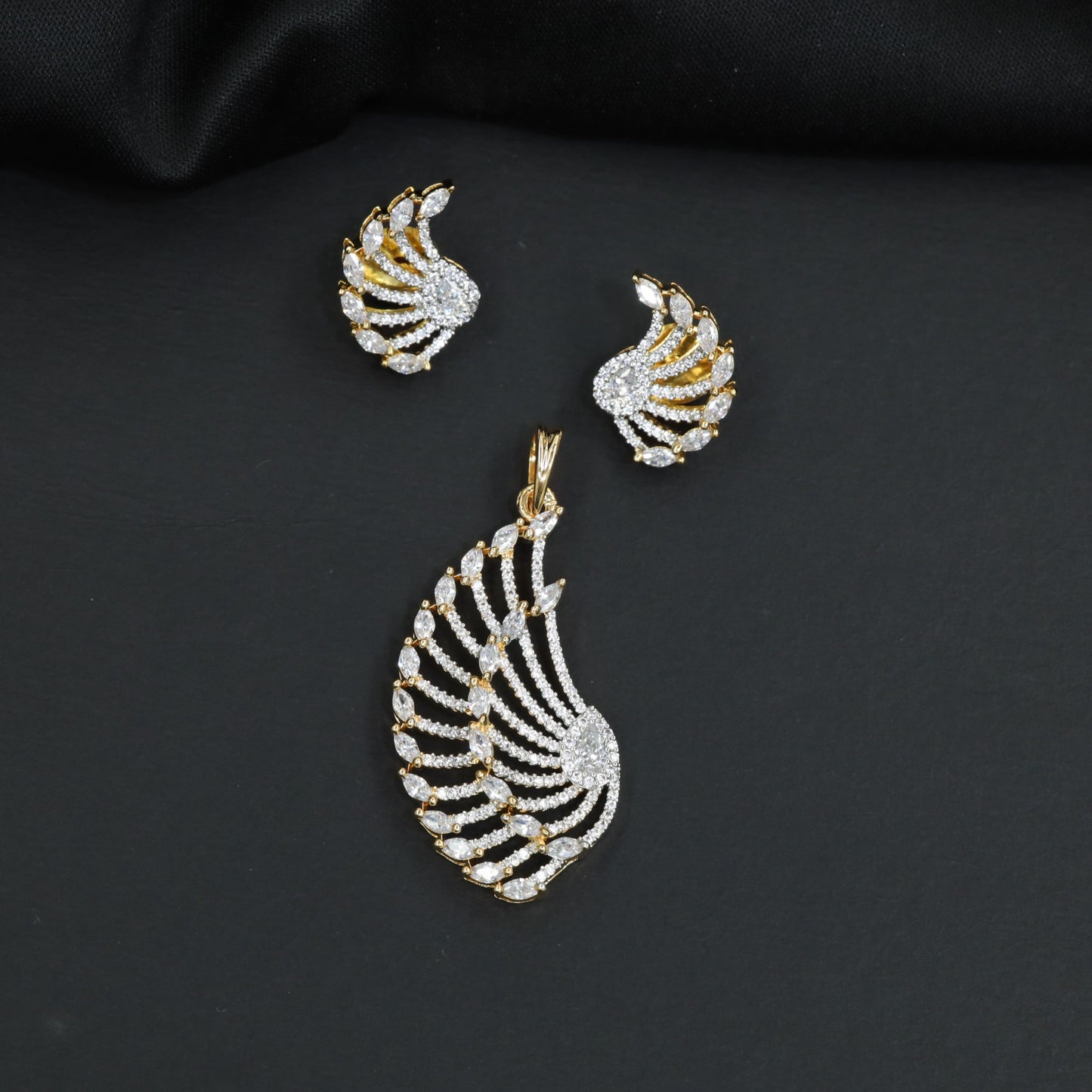 Twisted Spiral Pendant Set with Openwork Curve Design