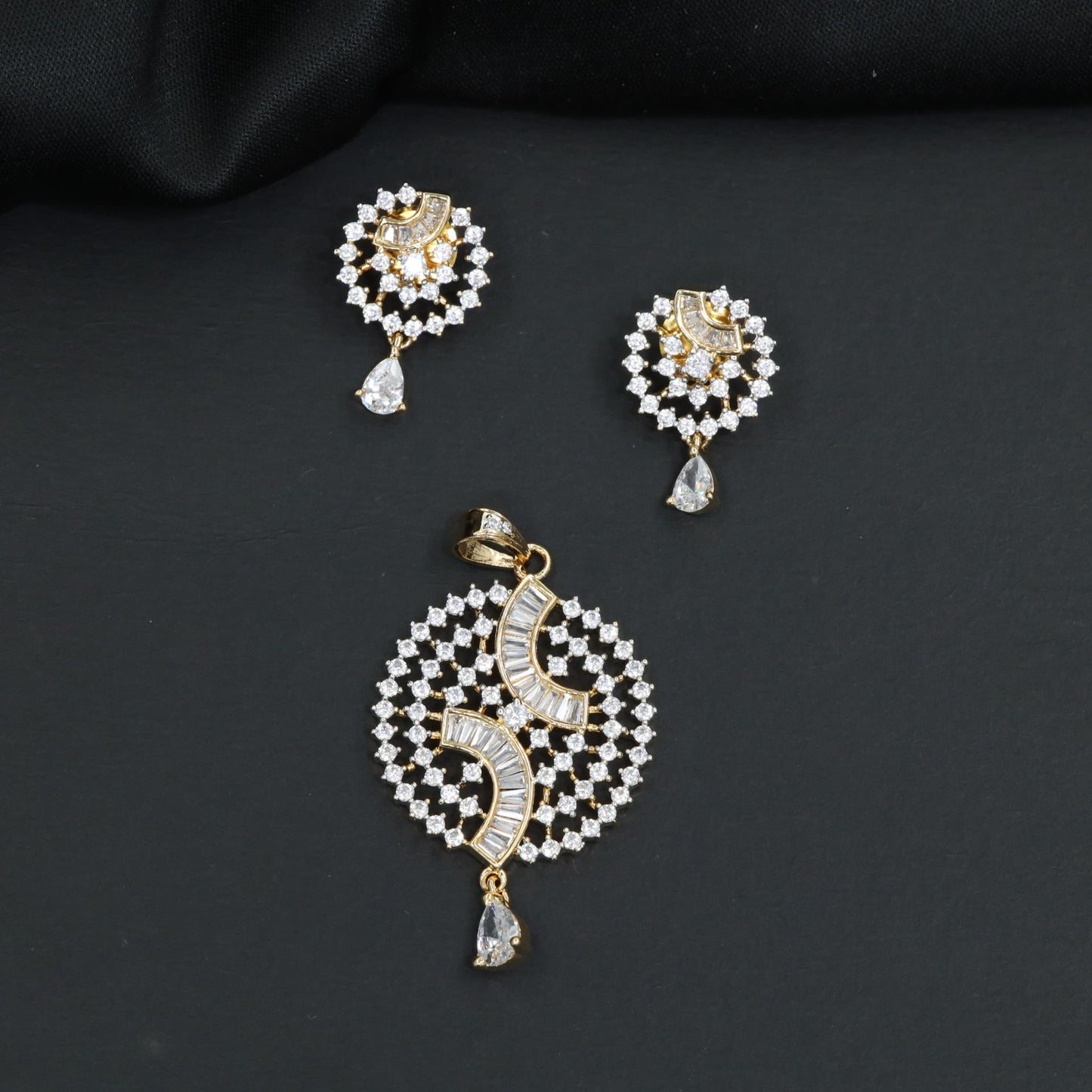 Elegant Lattice Pendant Set with Suspended Pear Drop Feature