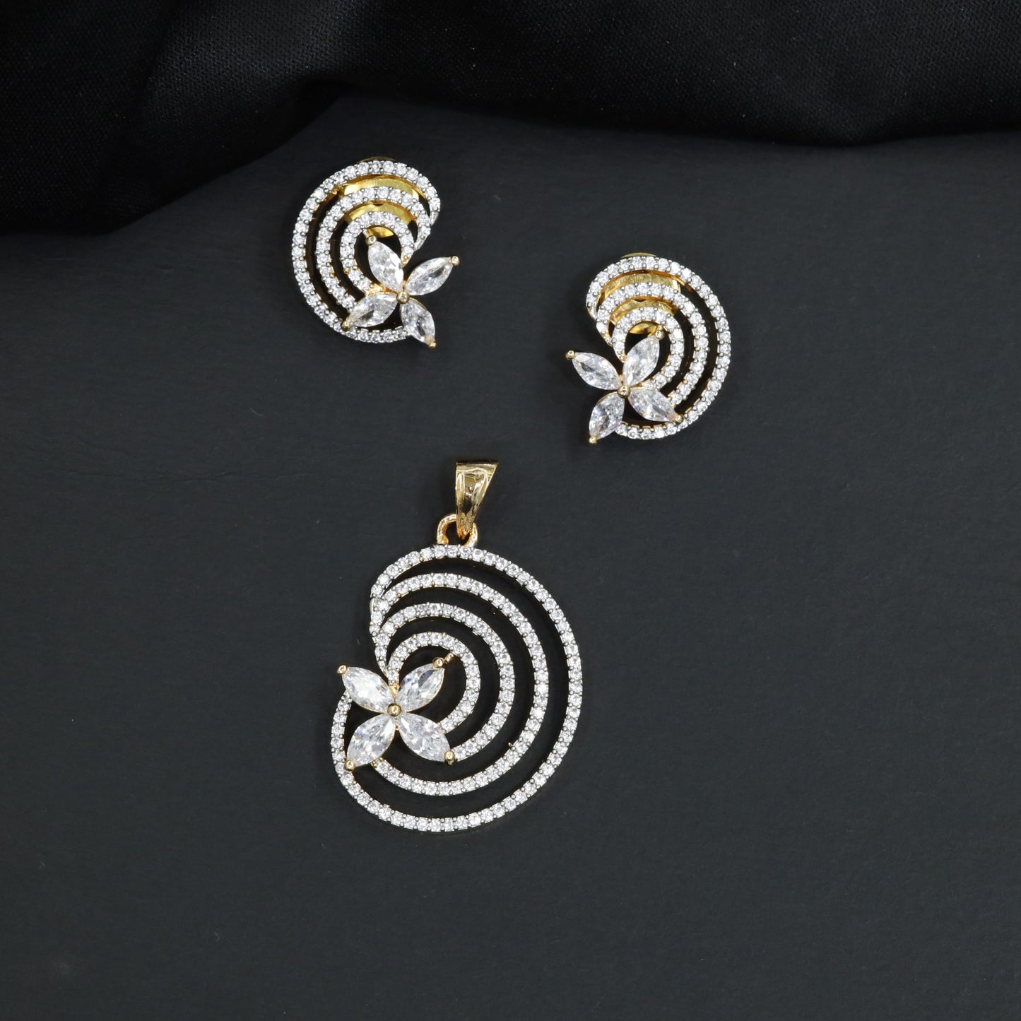 Artistic Curve Pendant Set with Layered Circular Structure